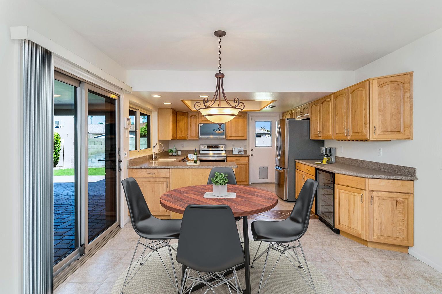 2116 E Laguna Dr photo 4