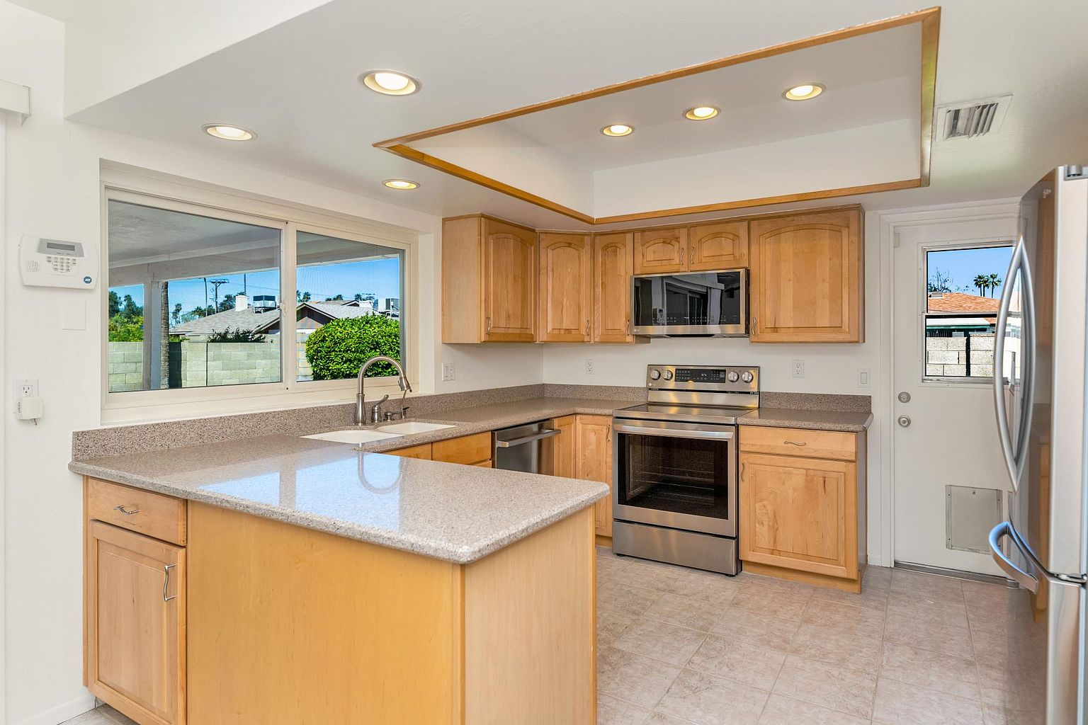 2116 E Laguna Dr photo 5