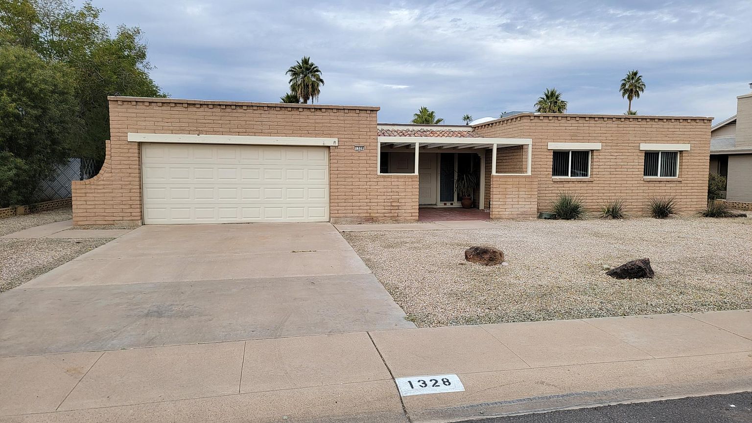 1328 E Hermosa Dr Tempe, AZ 85282 photo 2