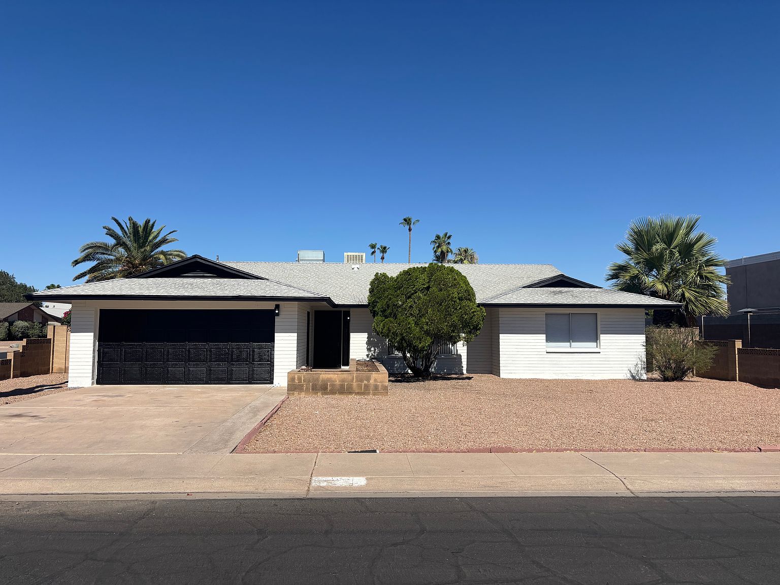 3903 S Juniper St Tempe, AZ 85282 photo 2