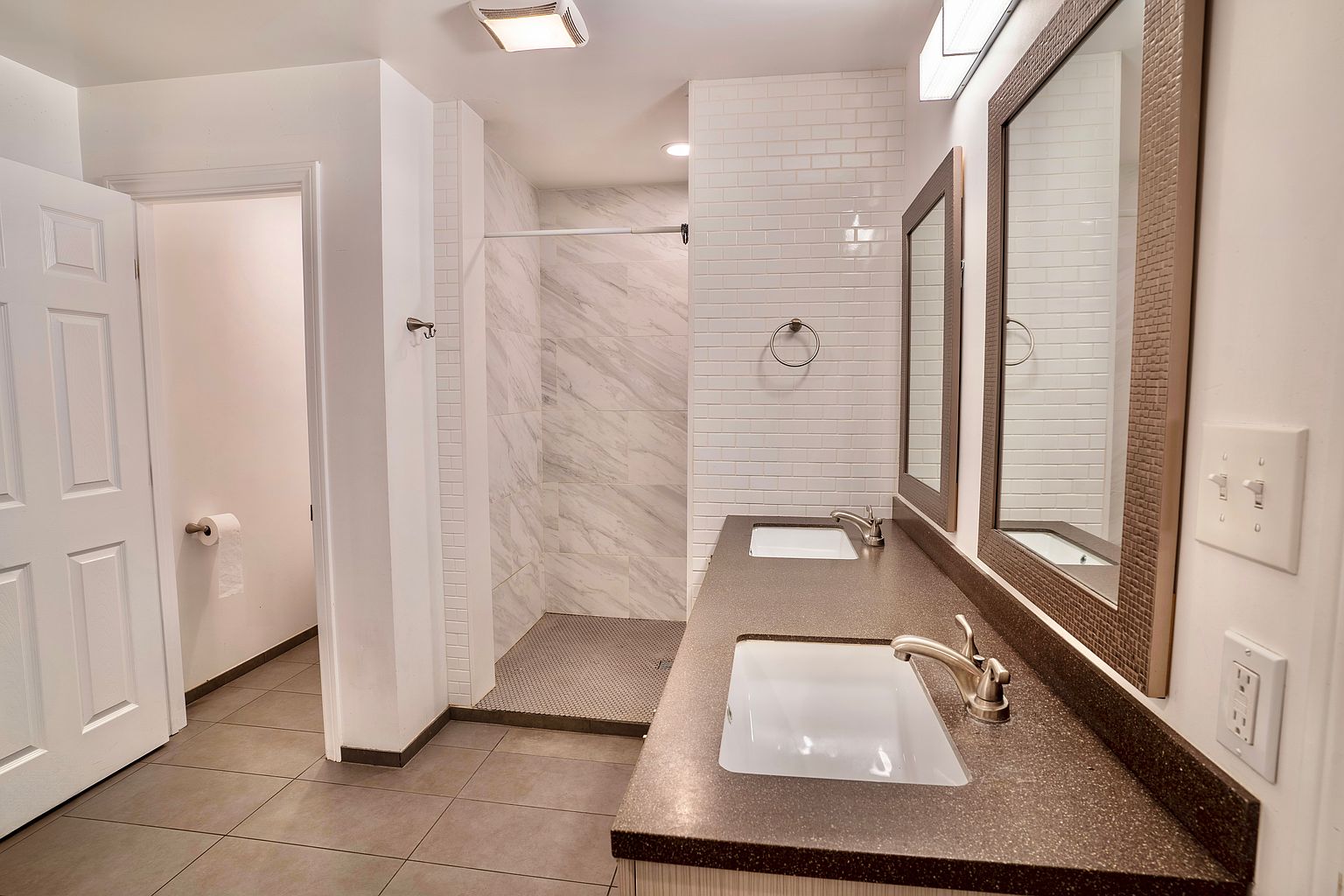 1728 E Laguna Dr photo 3