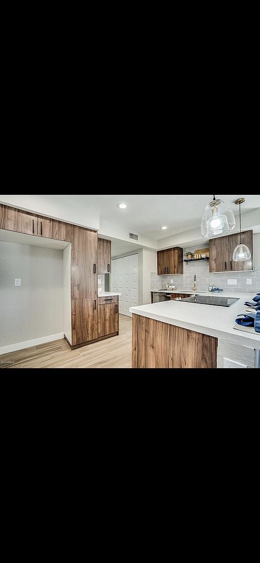 1045 E Carson Dr photo 3