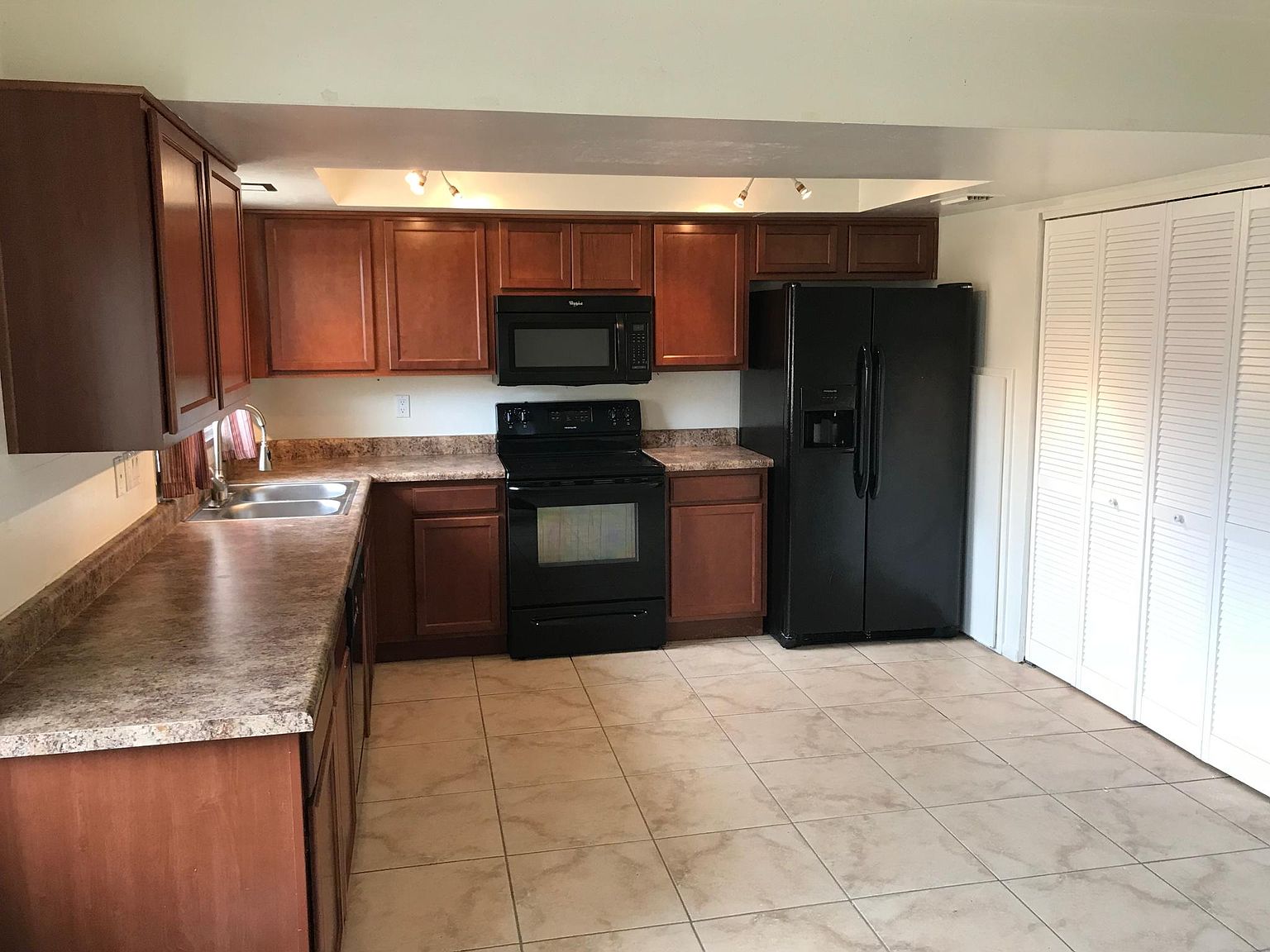 4809 S Mill Ave photo 4