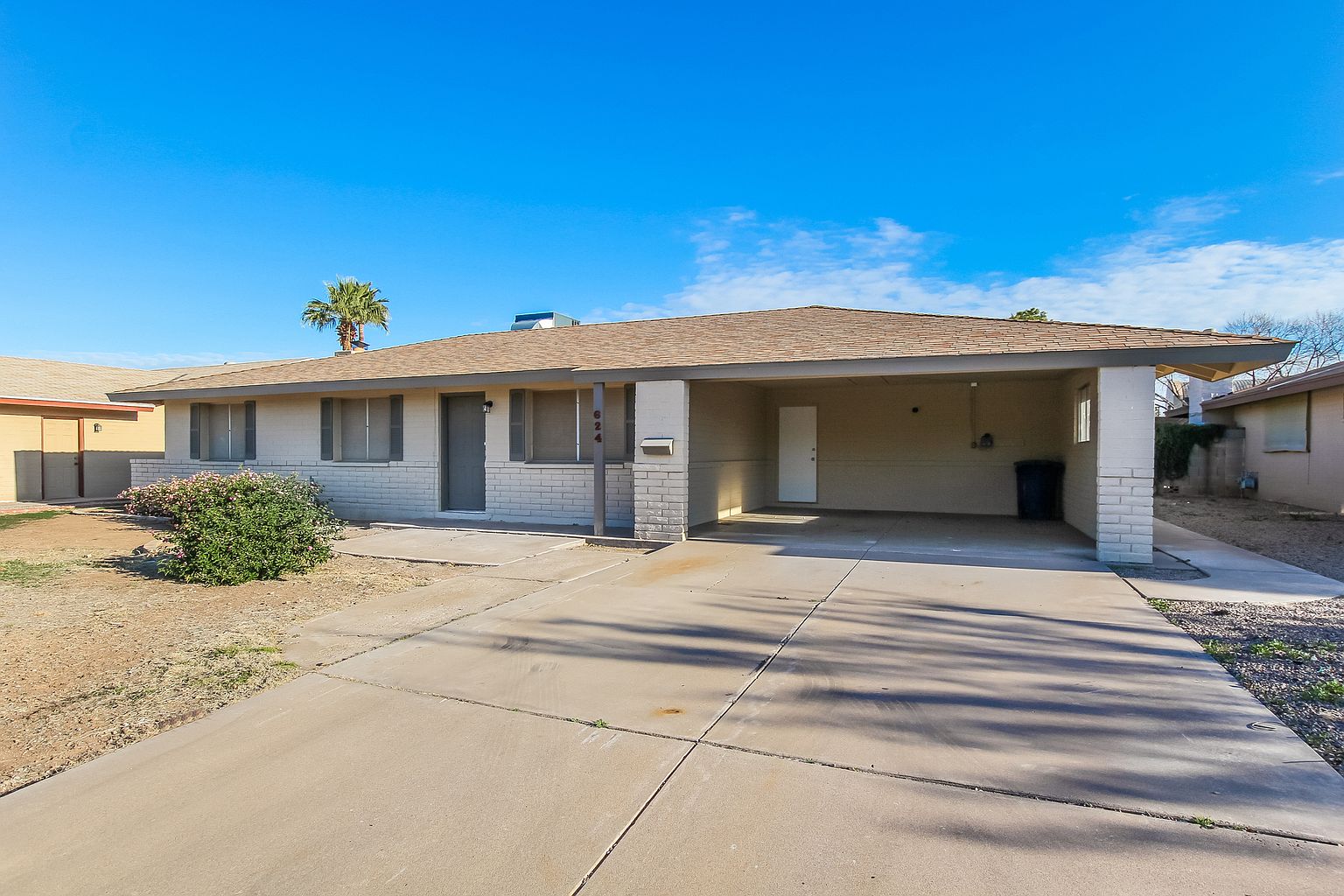 624 E Malibu Dr photo 2