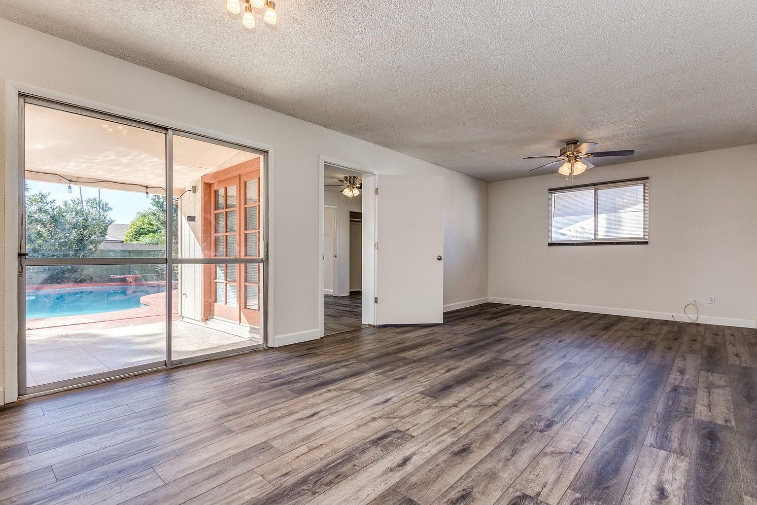 633 E Malibu Dr photo 2