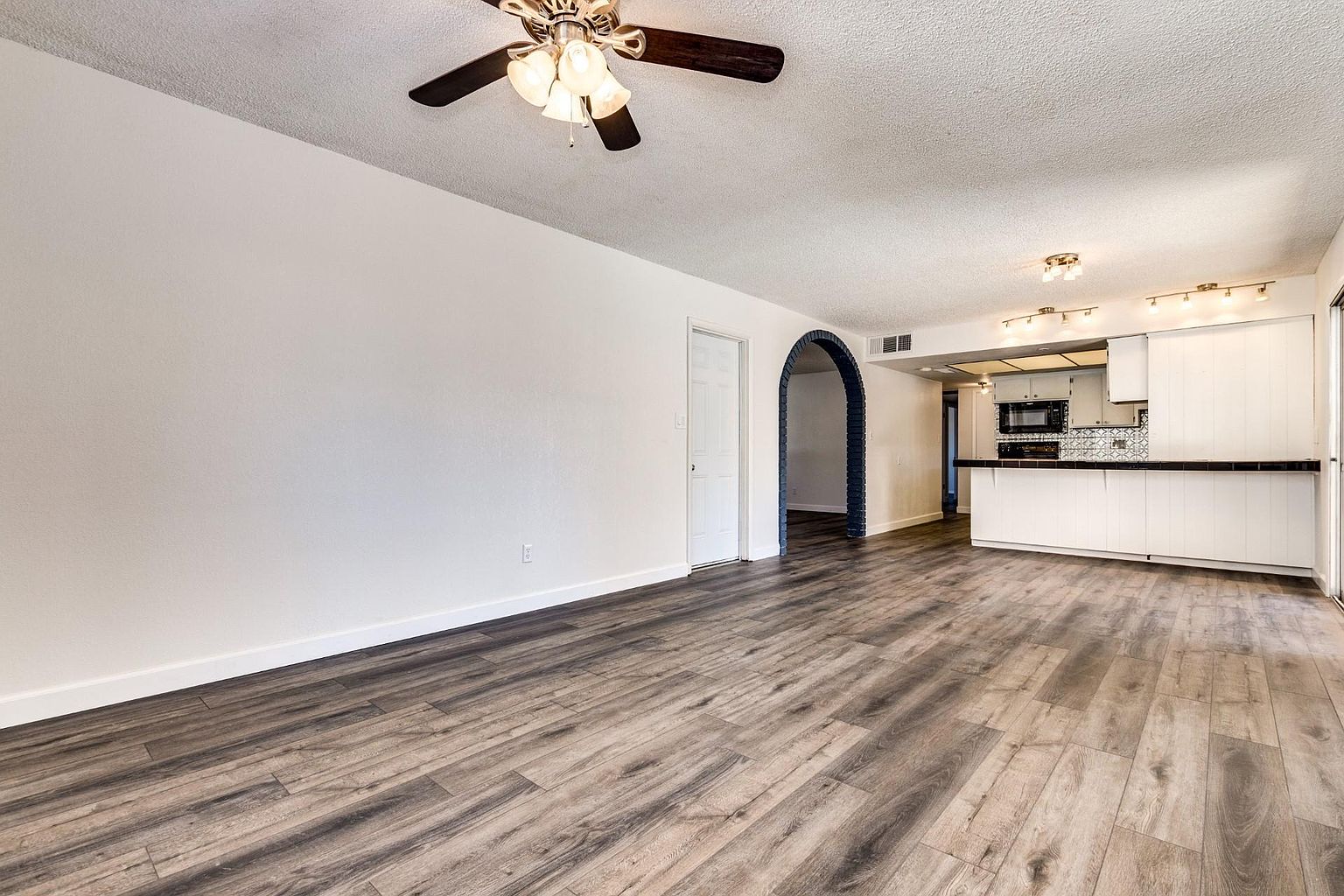 633 E Malibu Dr photo 4