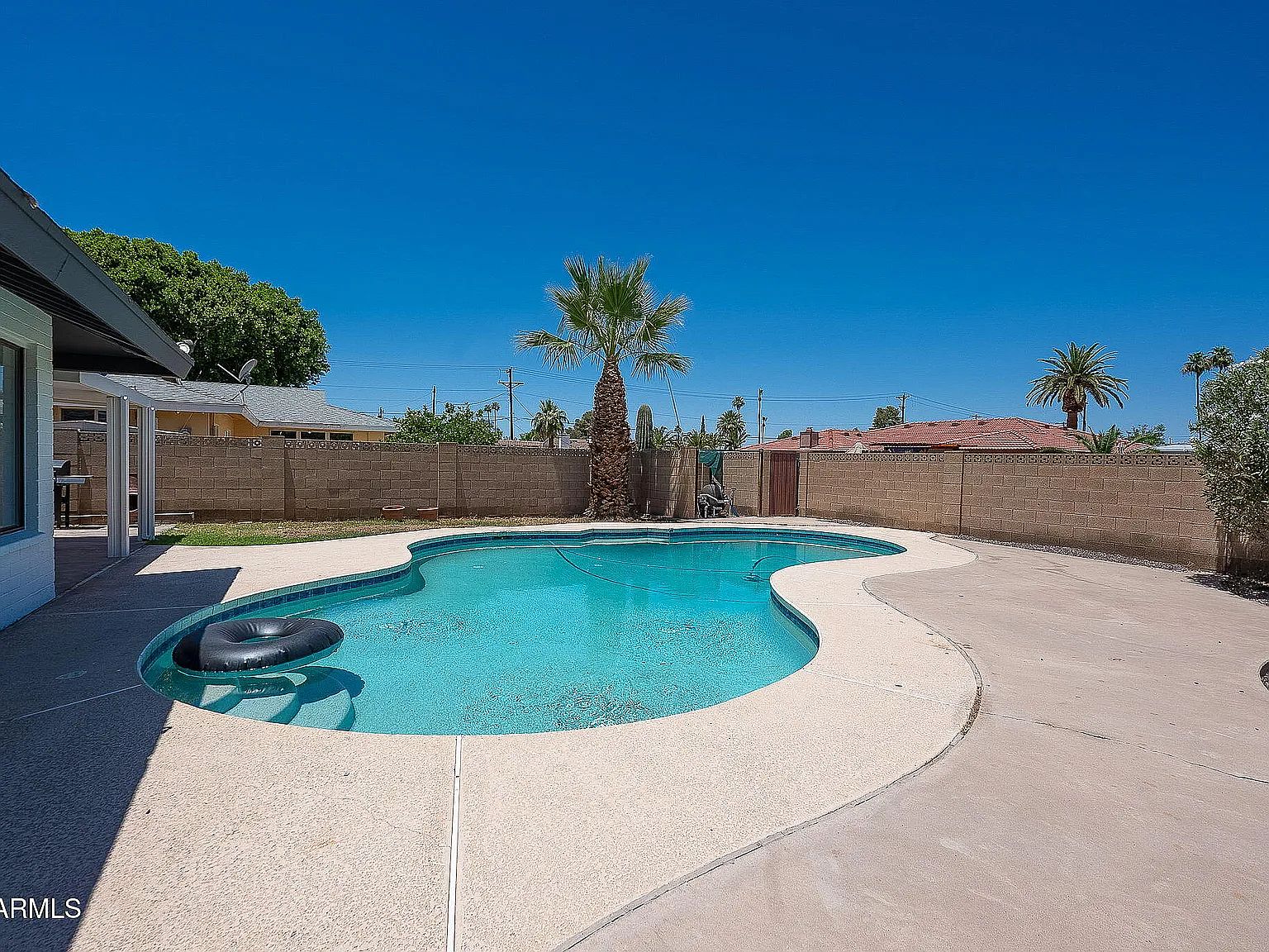 310 E Fremont Dr photo 3