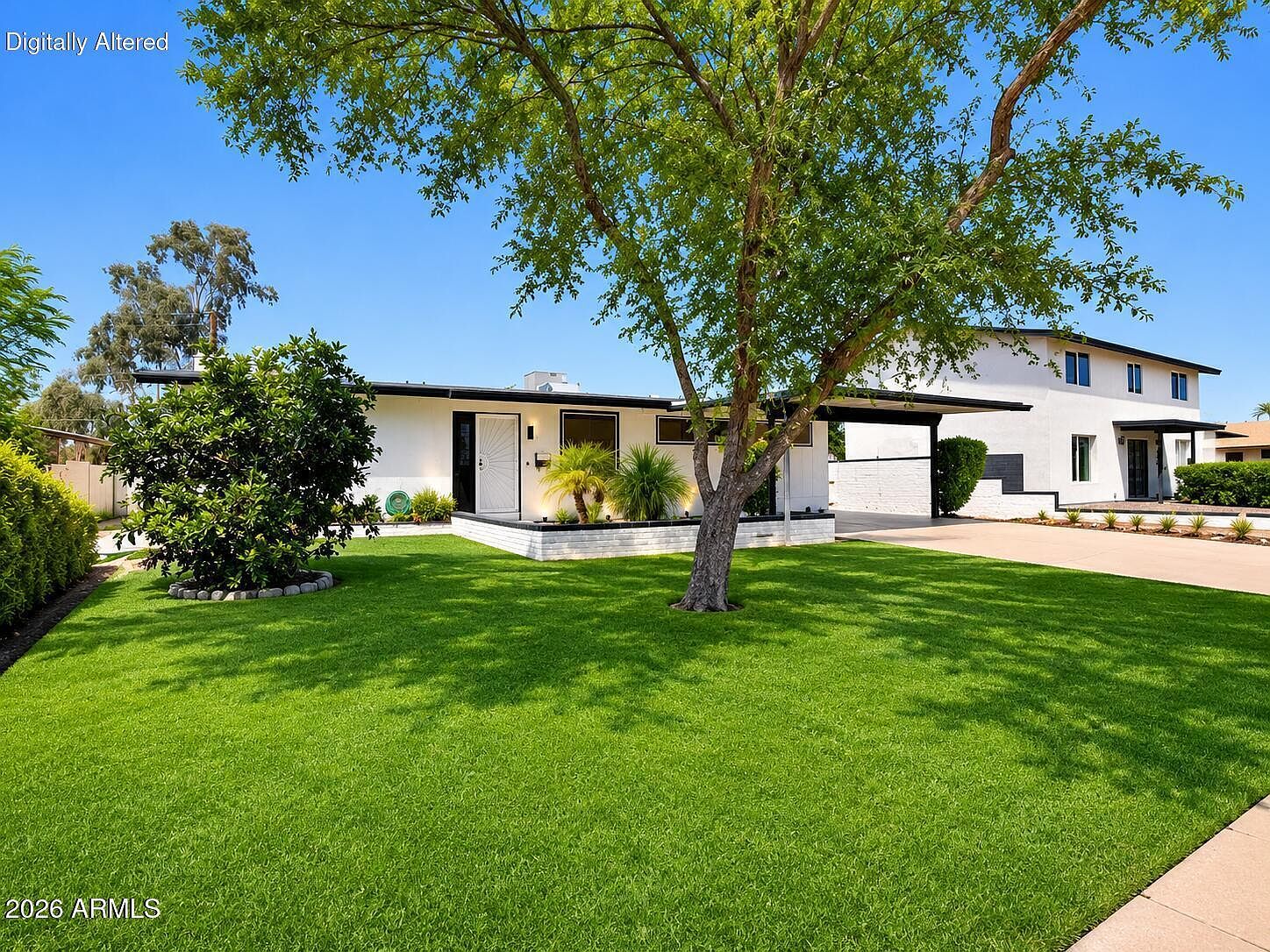 1044 E Alameda Dr photo 4