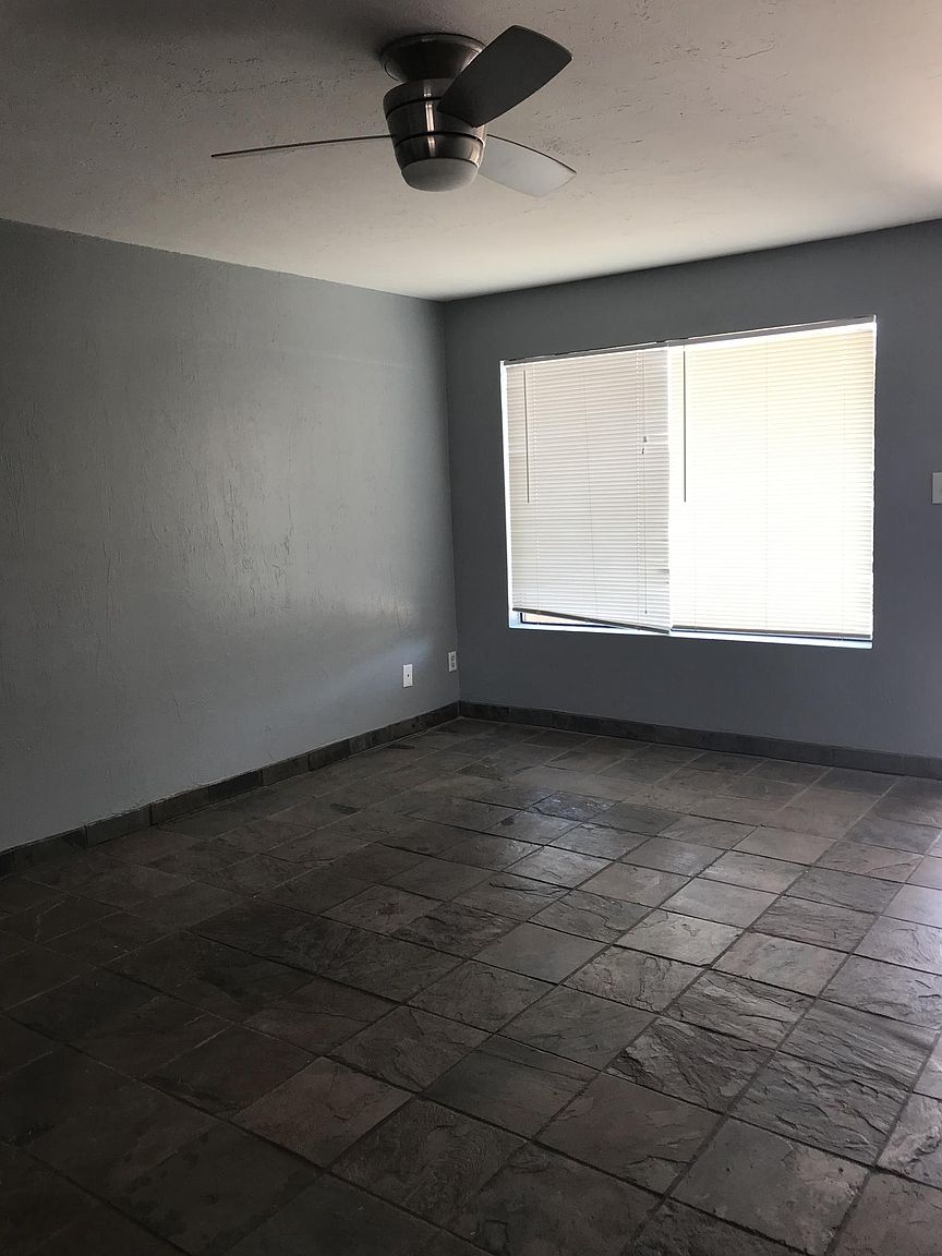 128 E Del Rio Dr photo 4