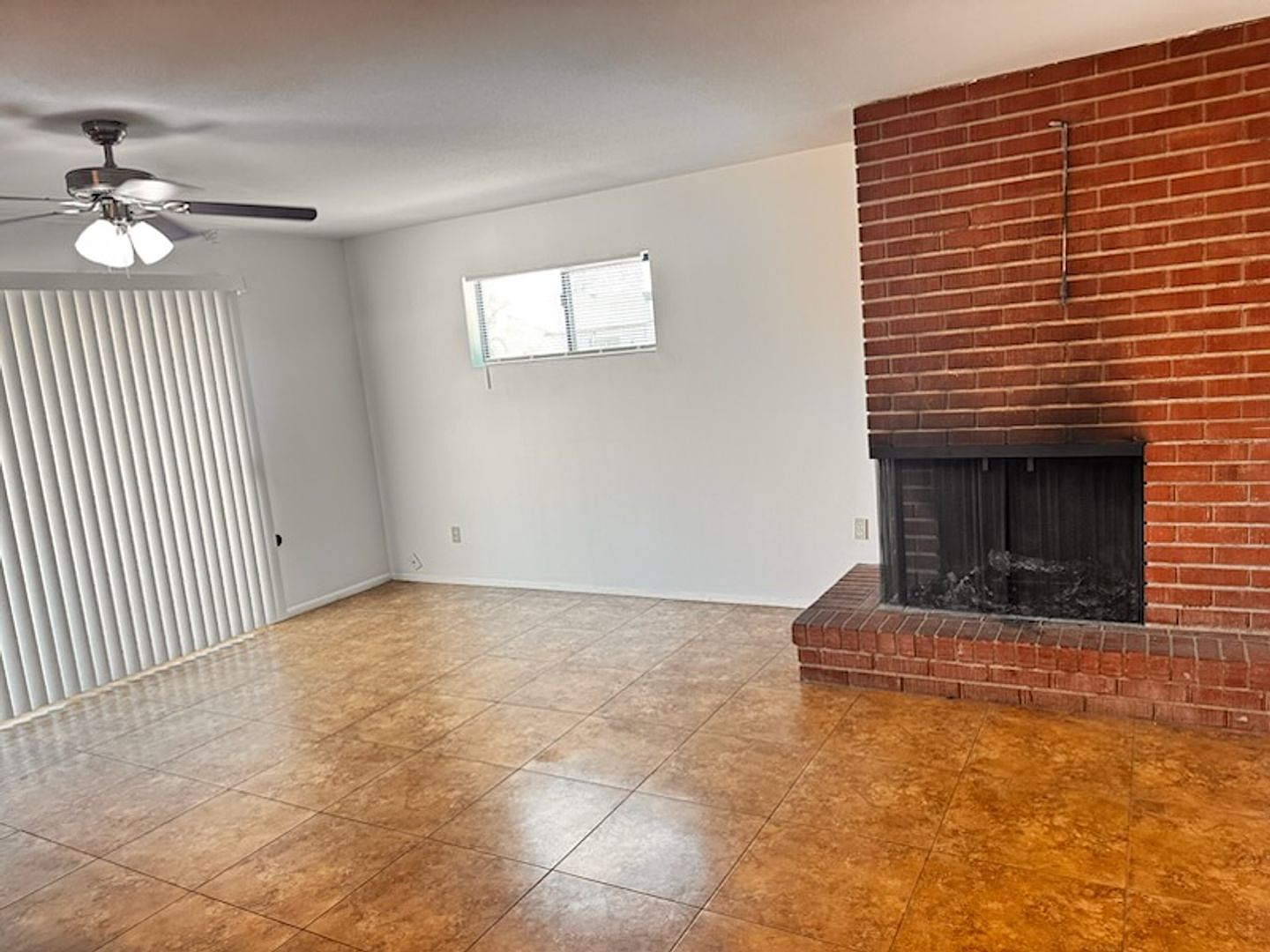 133 E Del Rio Dr photo 4