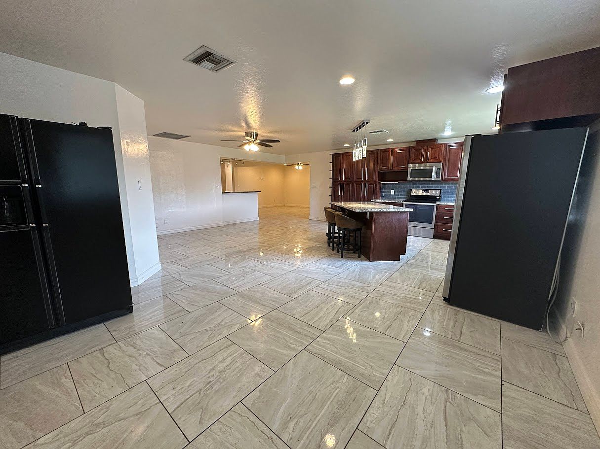 1817 E Concorda Dr photo 3