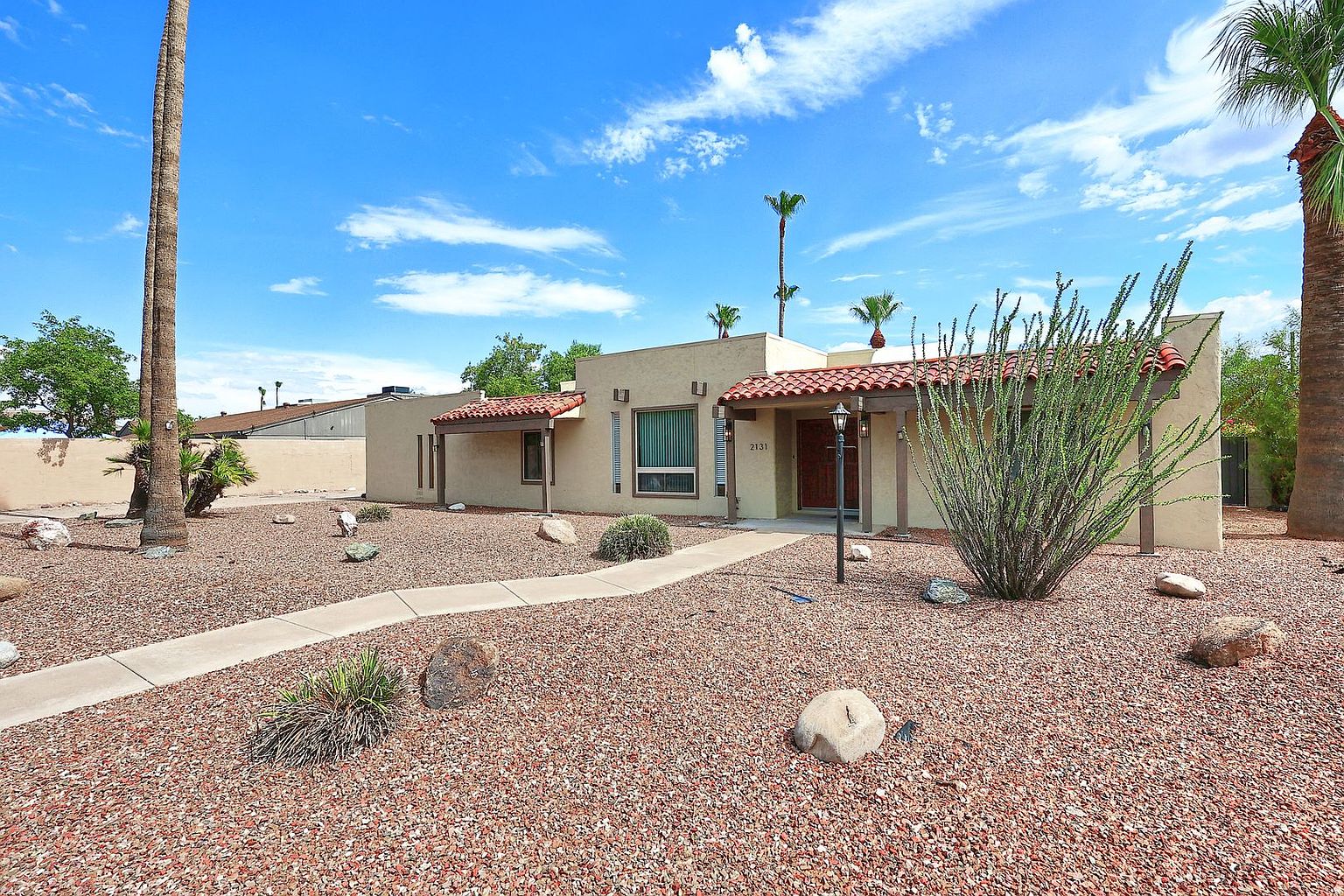 2131 E Geneva Dr photo 3