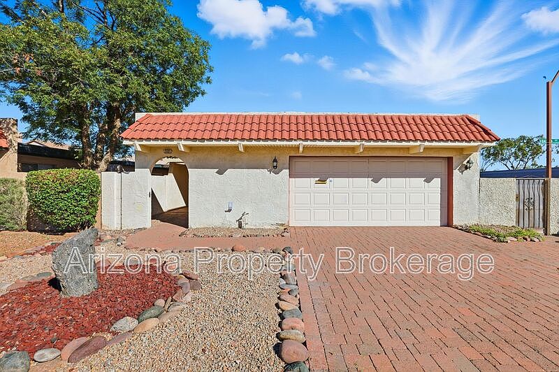 2192 E Balboa Dr Tempe, AZ 85282 photo 2