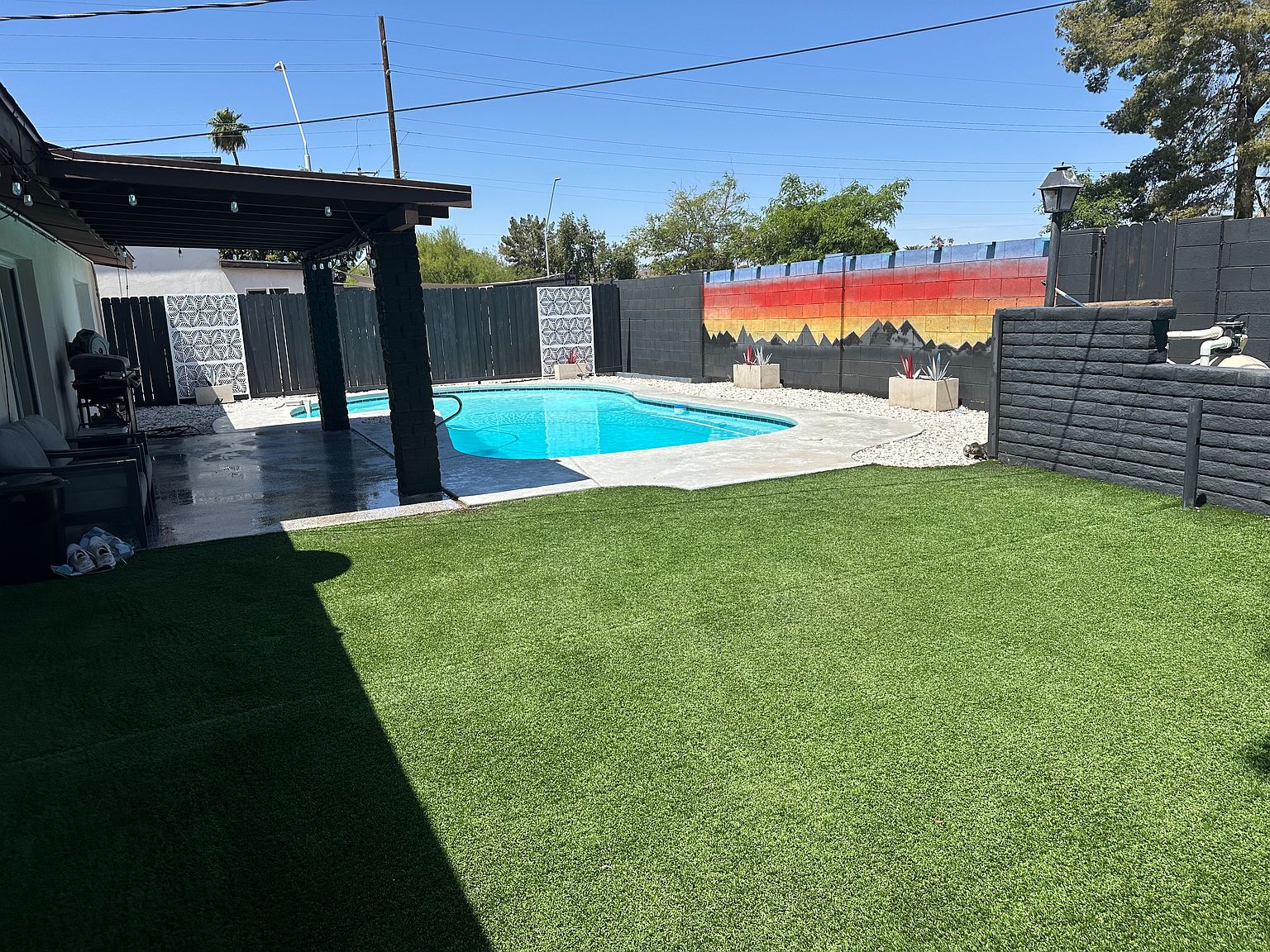 902 E Hermosa Dr photo 3