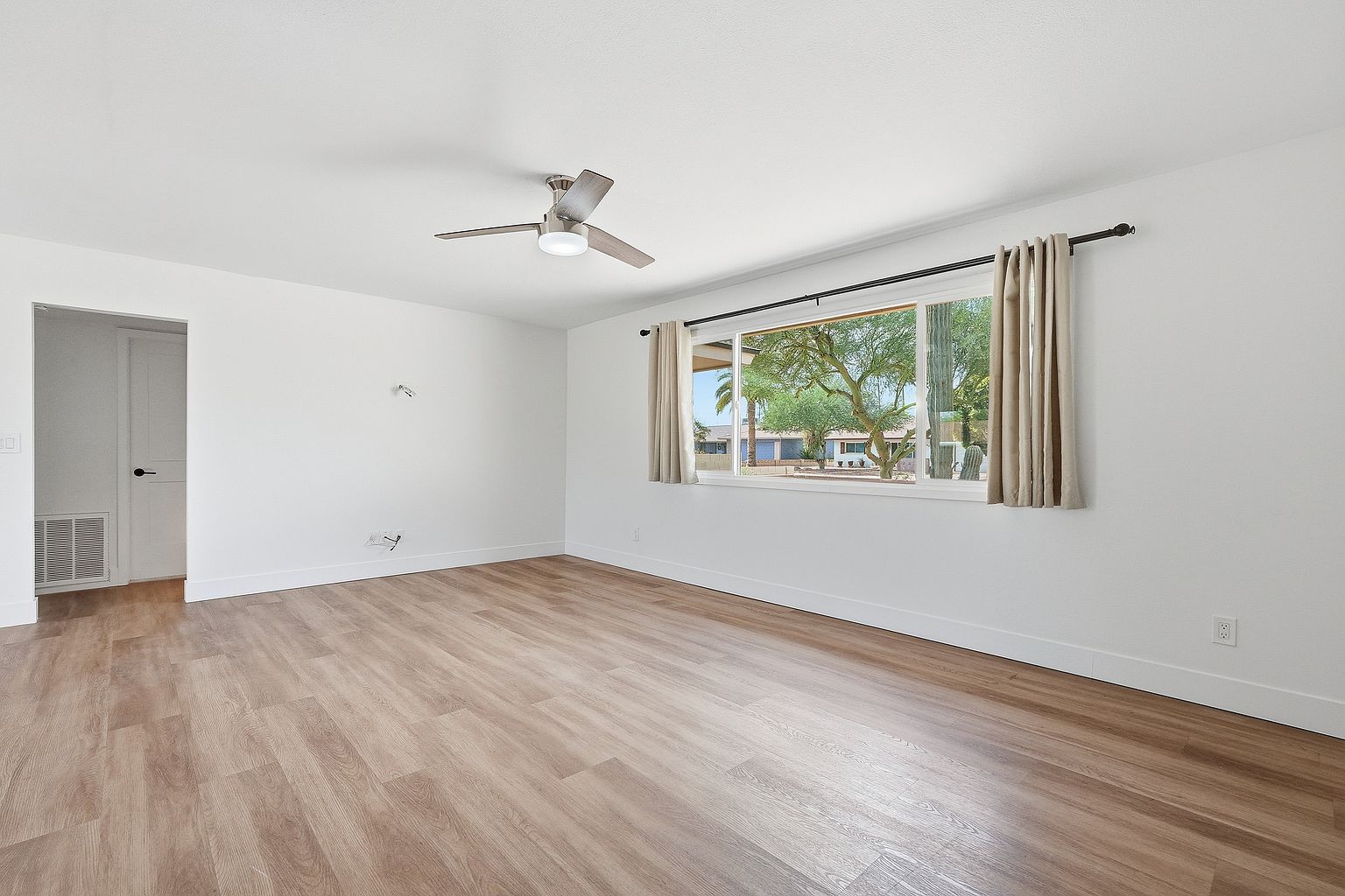 1034 E Hermosa Dr photo 5