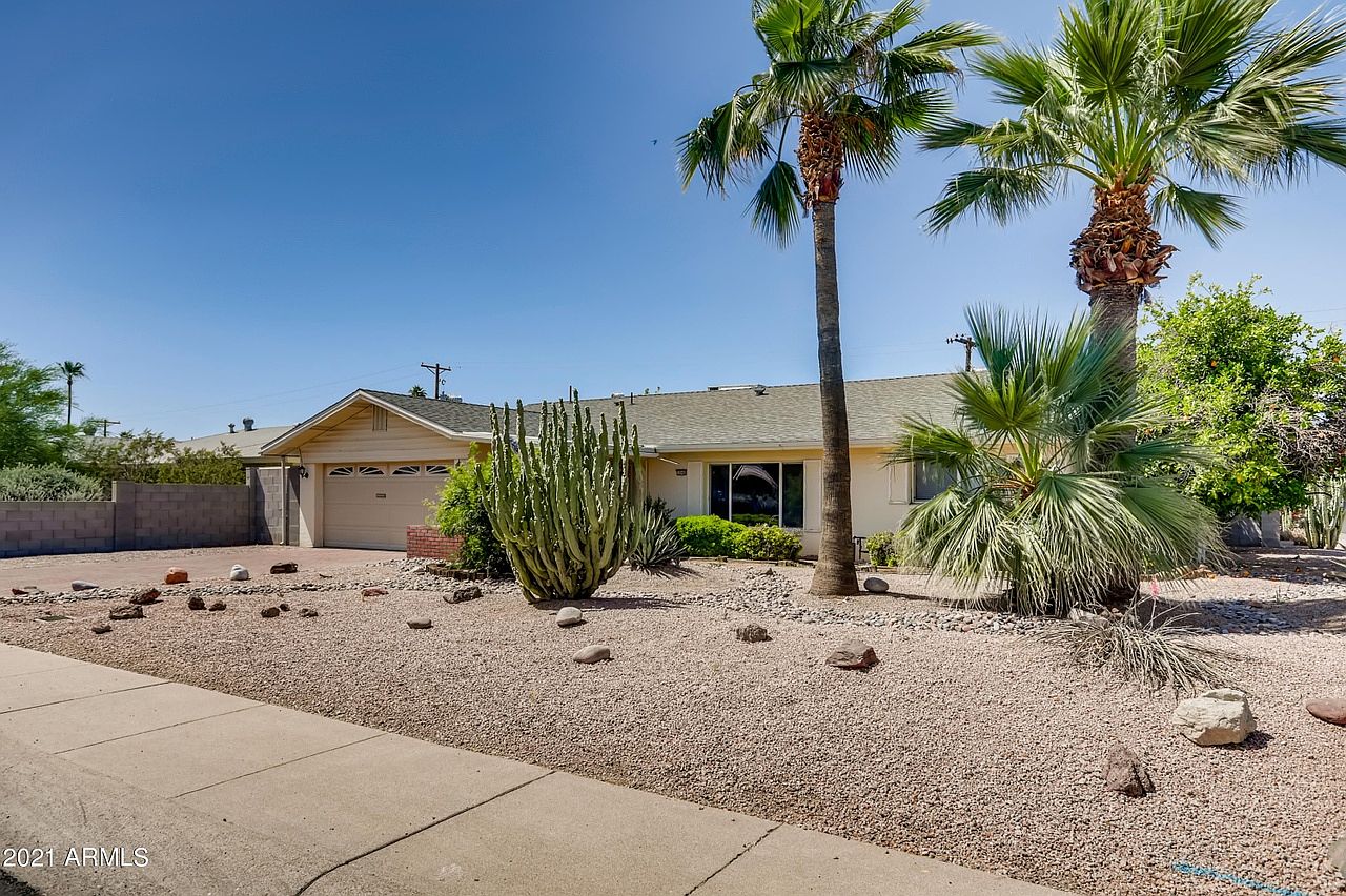 1040 E Hermosa Dr photo 2