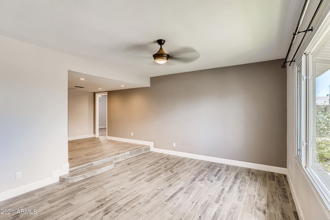 1040 E Hermosa Dr photo 4