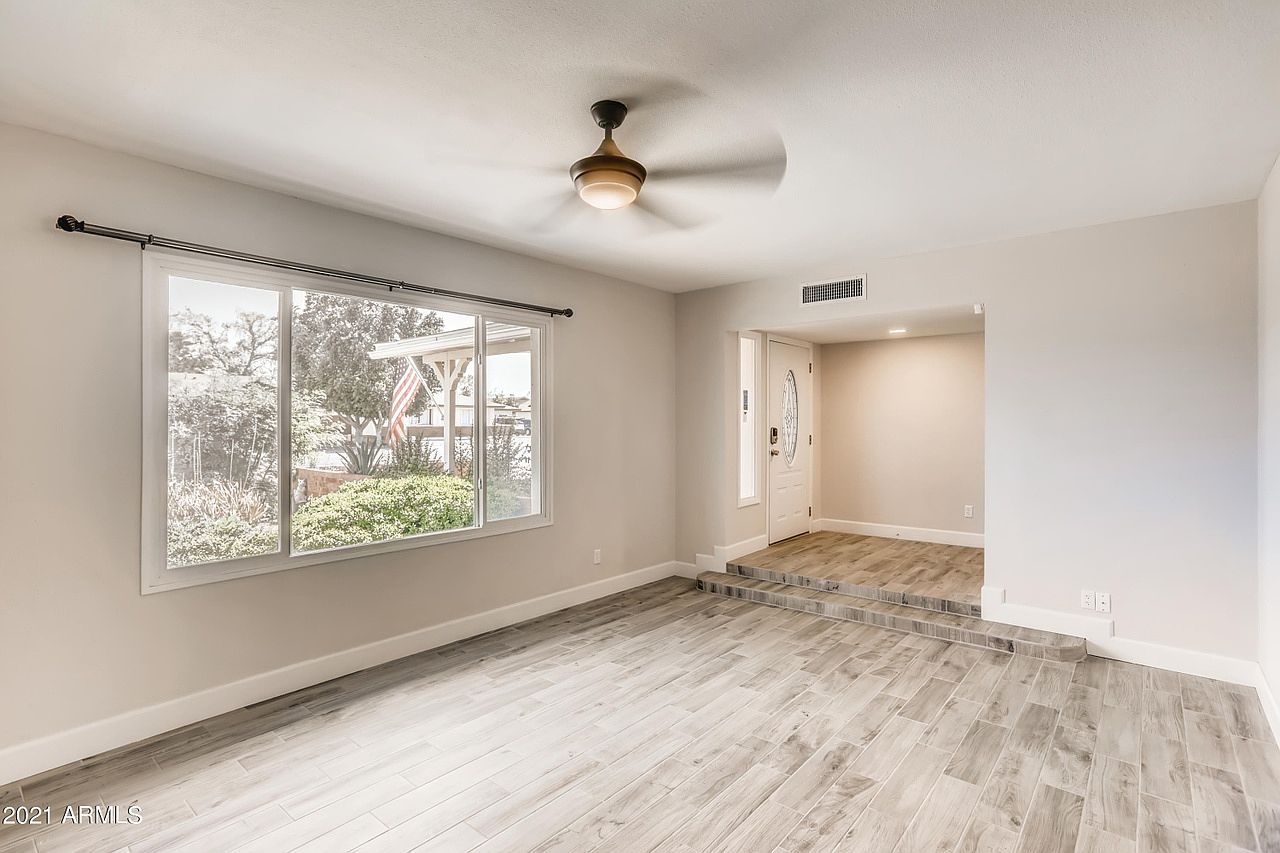 1040 E Hermosa Dr photo 3