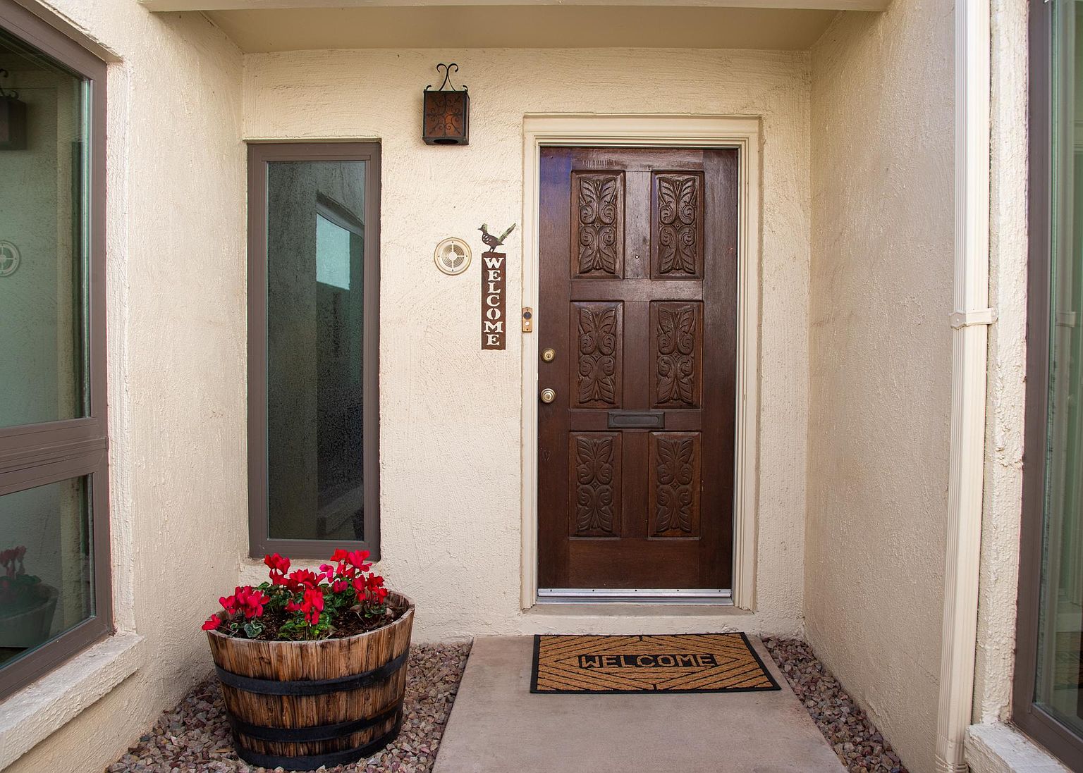 1007 E Laguna Dr photo 4