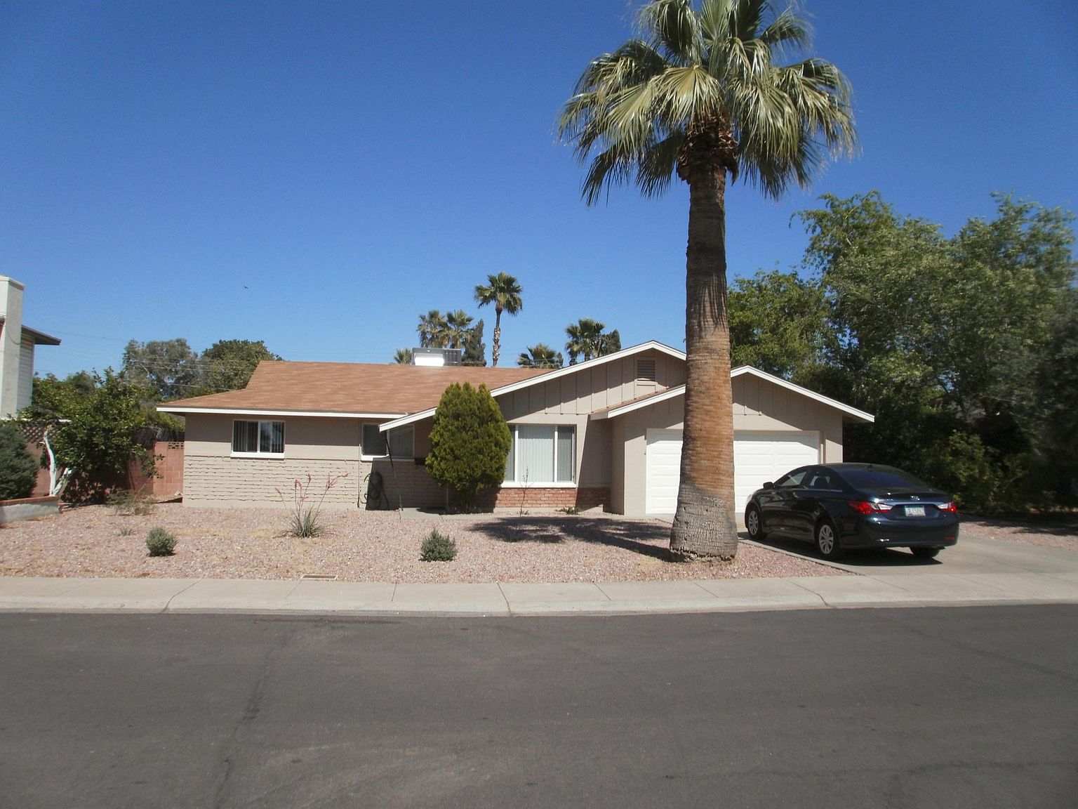 2417 S Newberry Rd Tempe, AZ 85282 photo 2