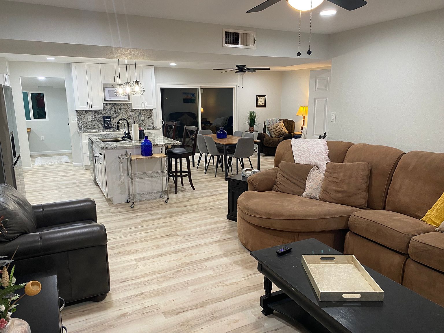 1240 E Verlea Dr photo 4