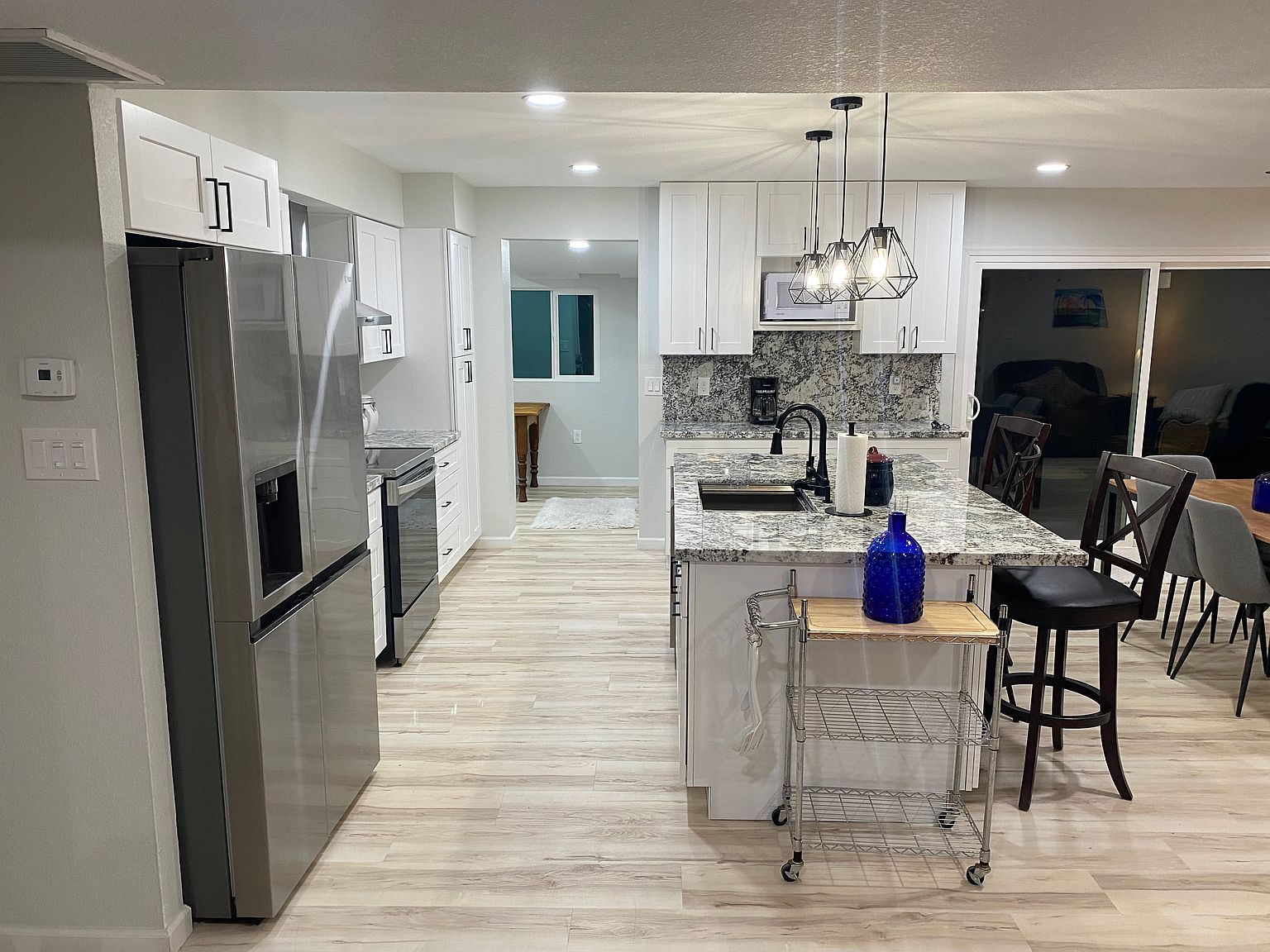 1240 E Verlea Dr photo 2