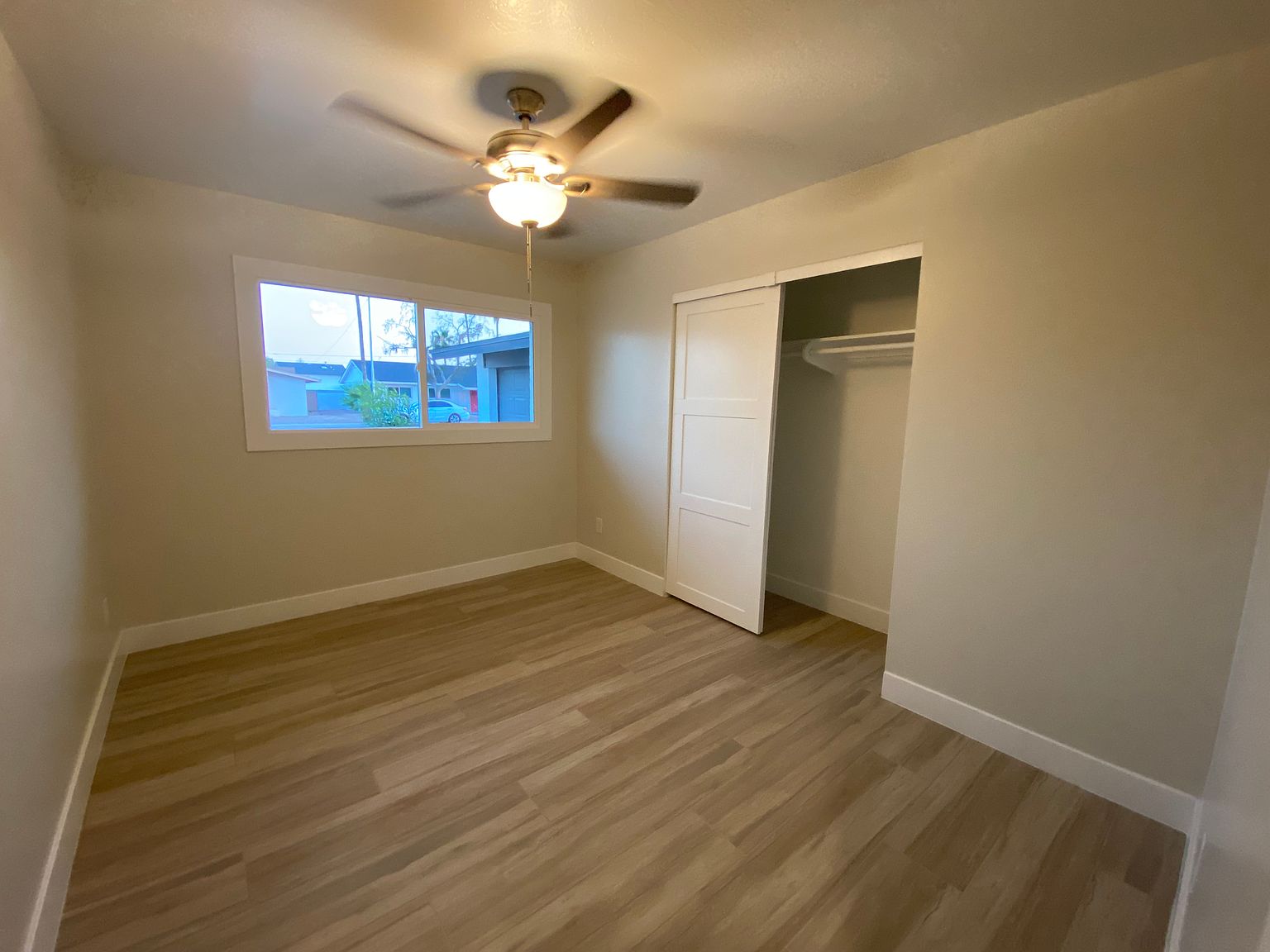 226 E Manhatton Dr photo 4