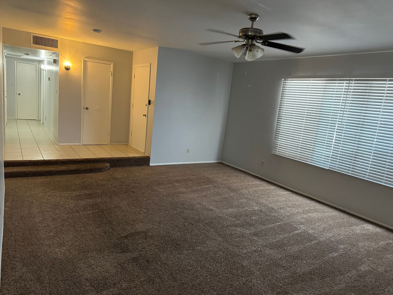 227 E Manhatton Dr photo 3
