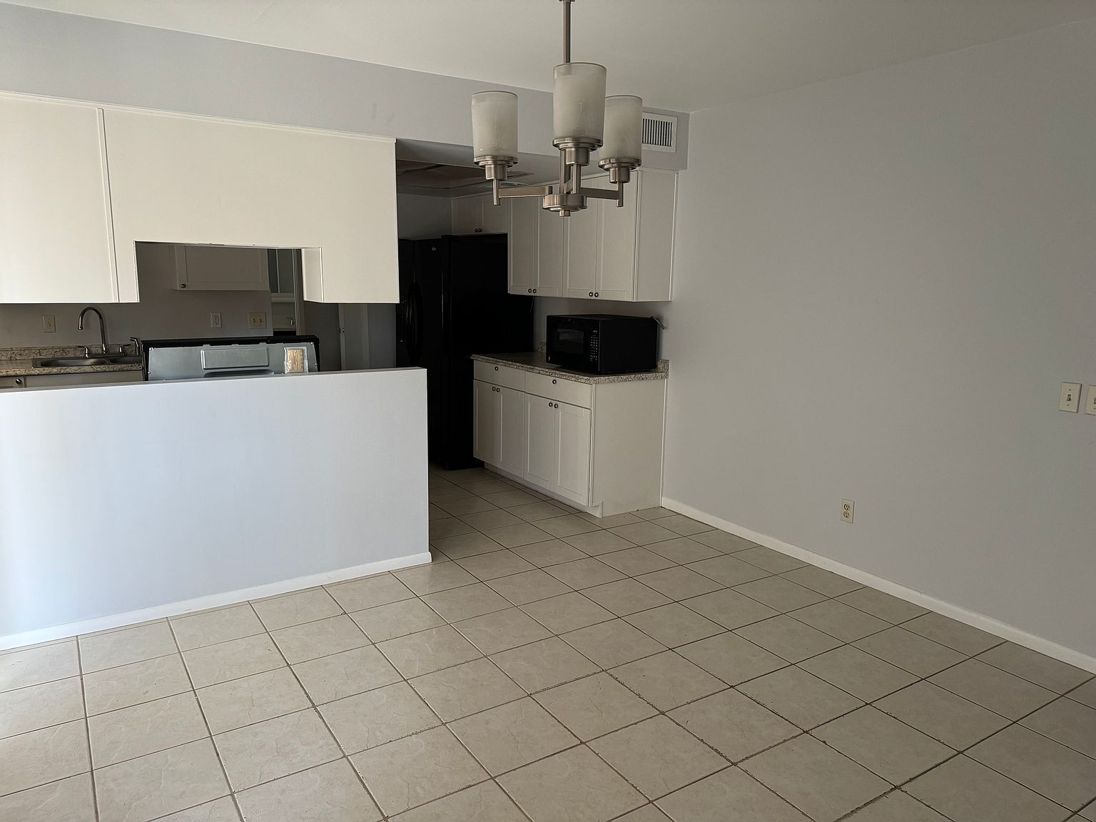227 E Manhatton Dr photo 5