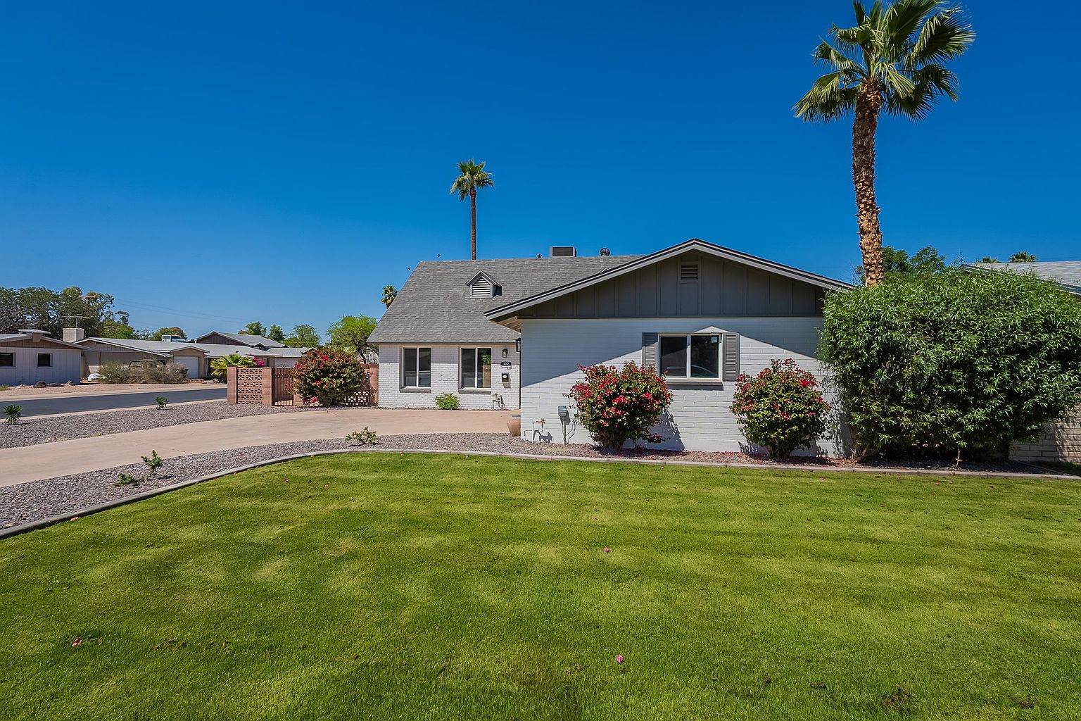102 E Santa Cruz Dr photo 2