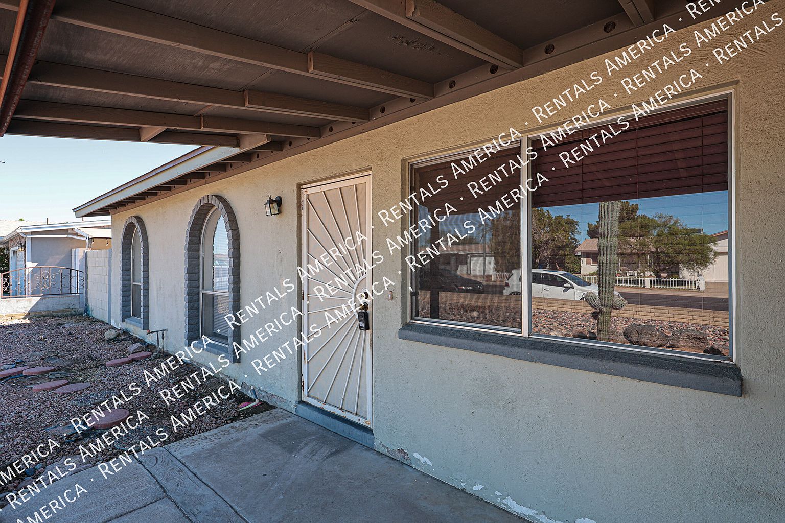 1137 W Emerald Ave photo 4