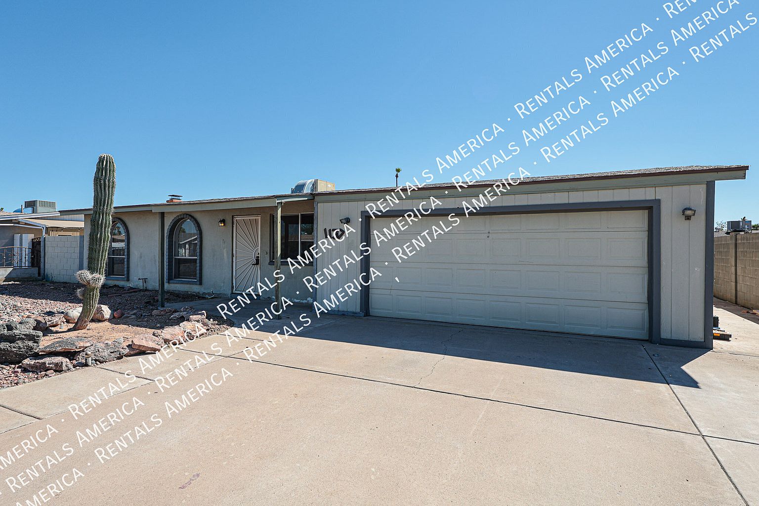 1137 W Emerald Ave photo 3