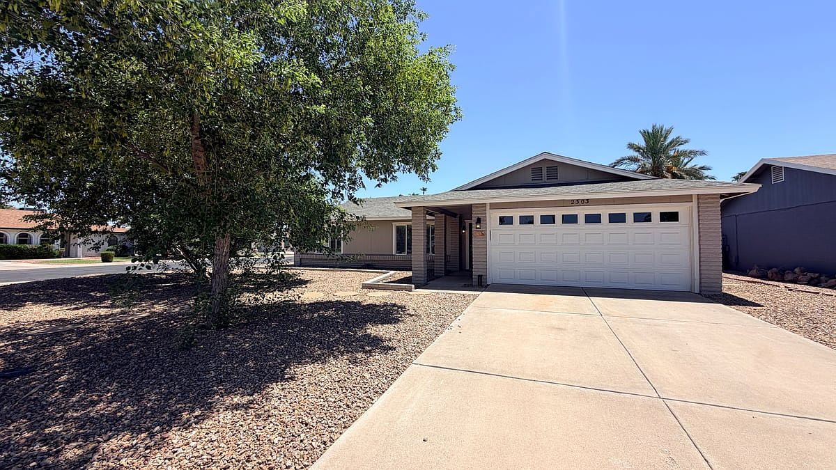 2303 S Cottonwood Dr Tempe, AZ 85282 photo 2