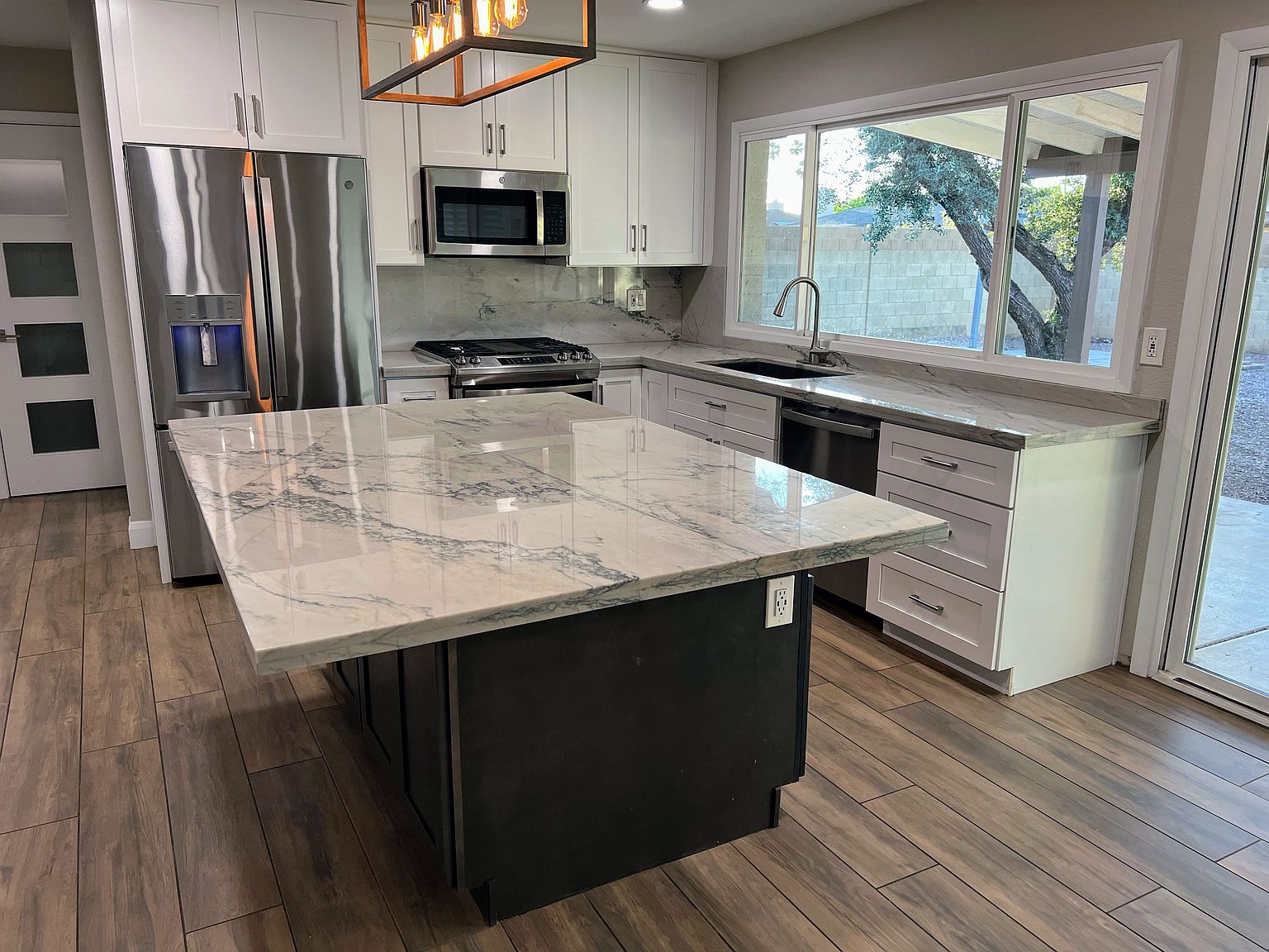 2508 E Loyola Dr photo 2