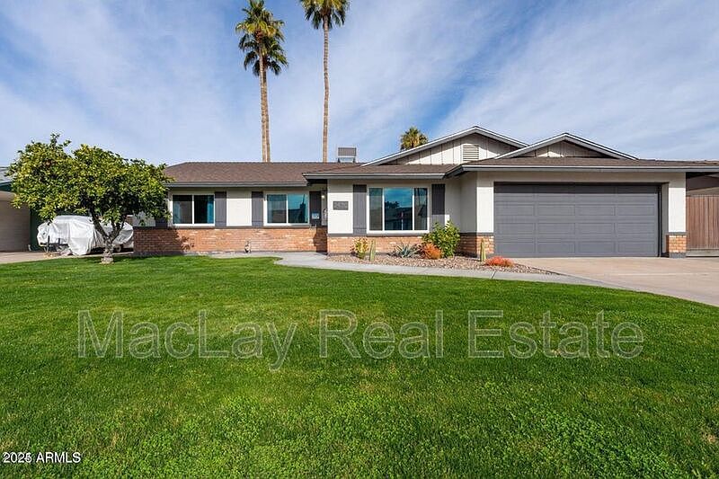 2430 E Hermosa Dr photo 2