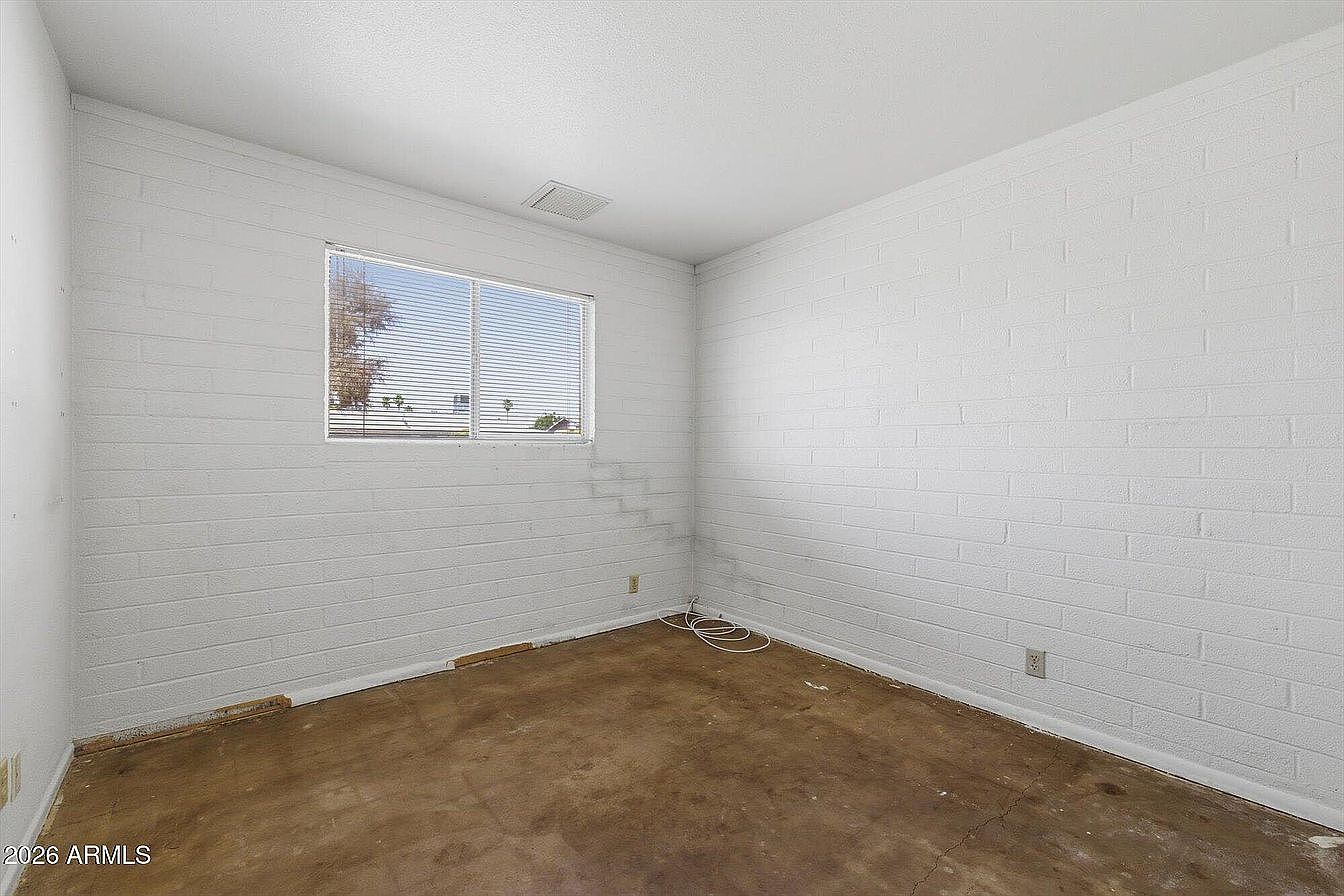 713 S Sycamore photo 4