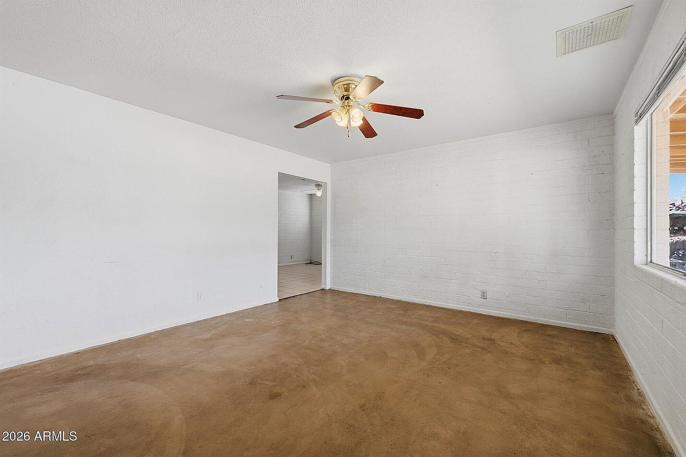 713 S Sycamore photo 3
