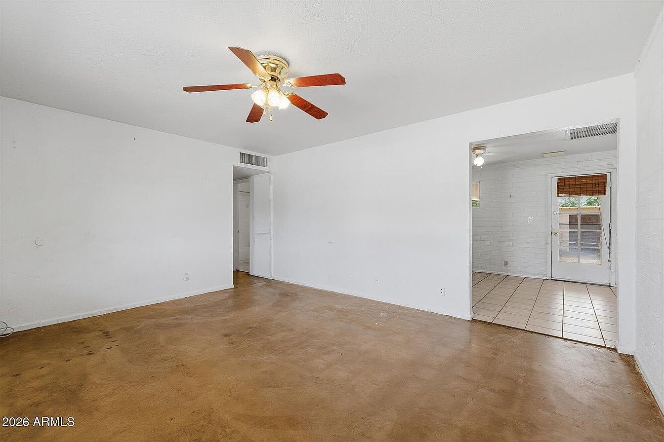 713 S Sycamore photo 2