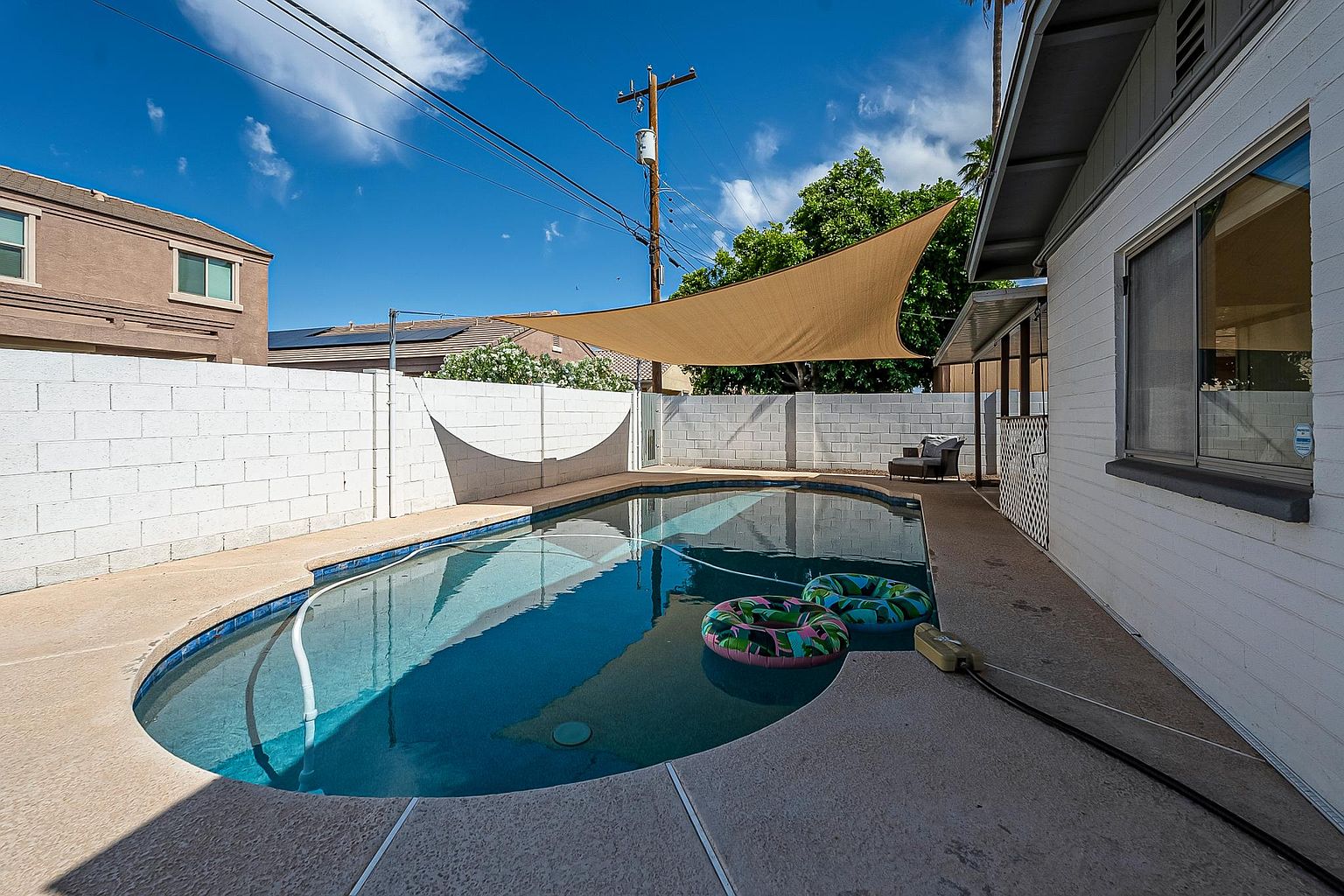 1616 N Markdale photo 2