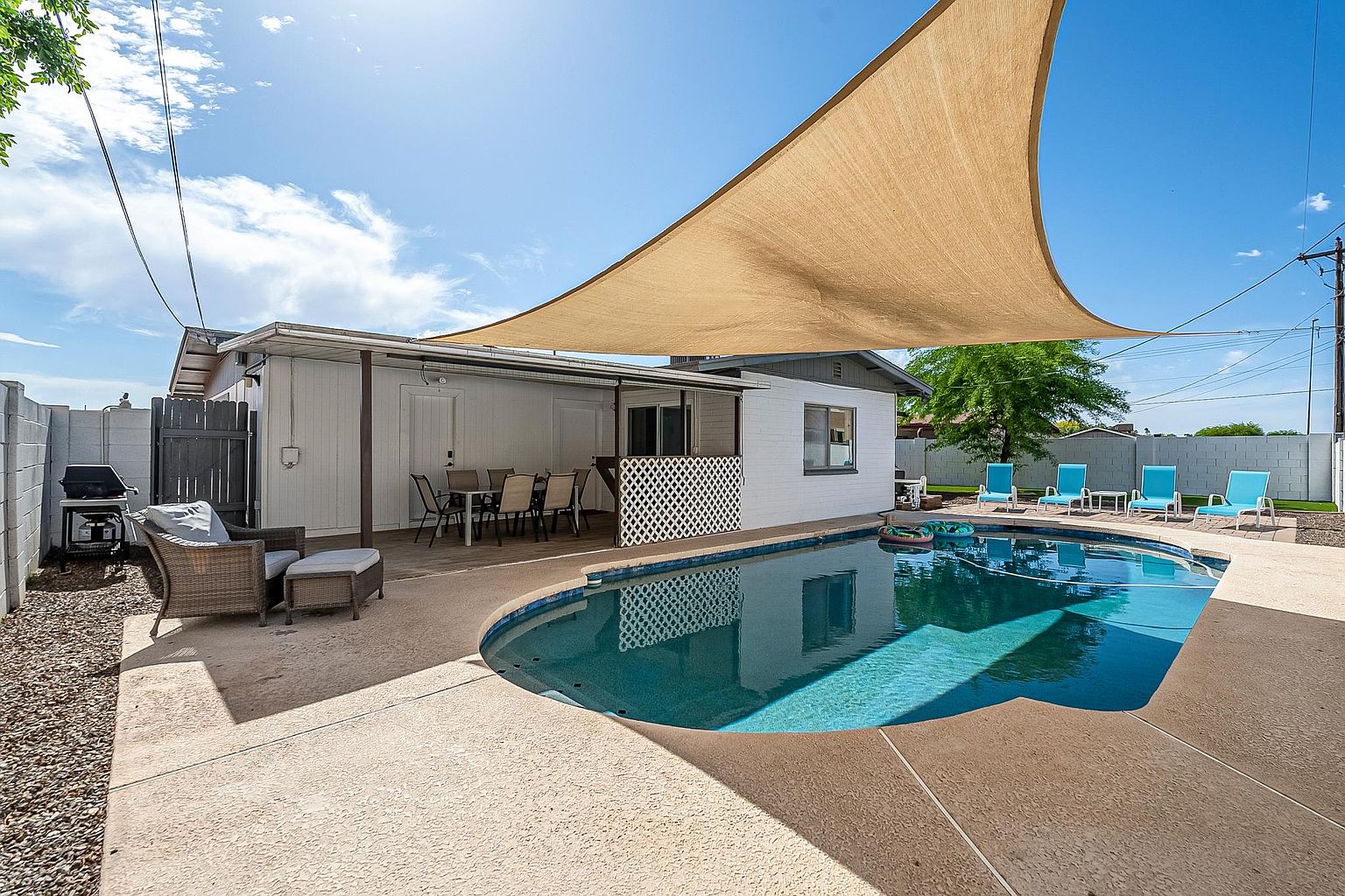 1616 N Markdale photo 4