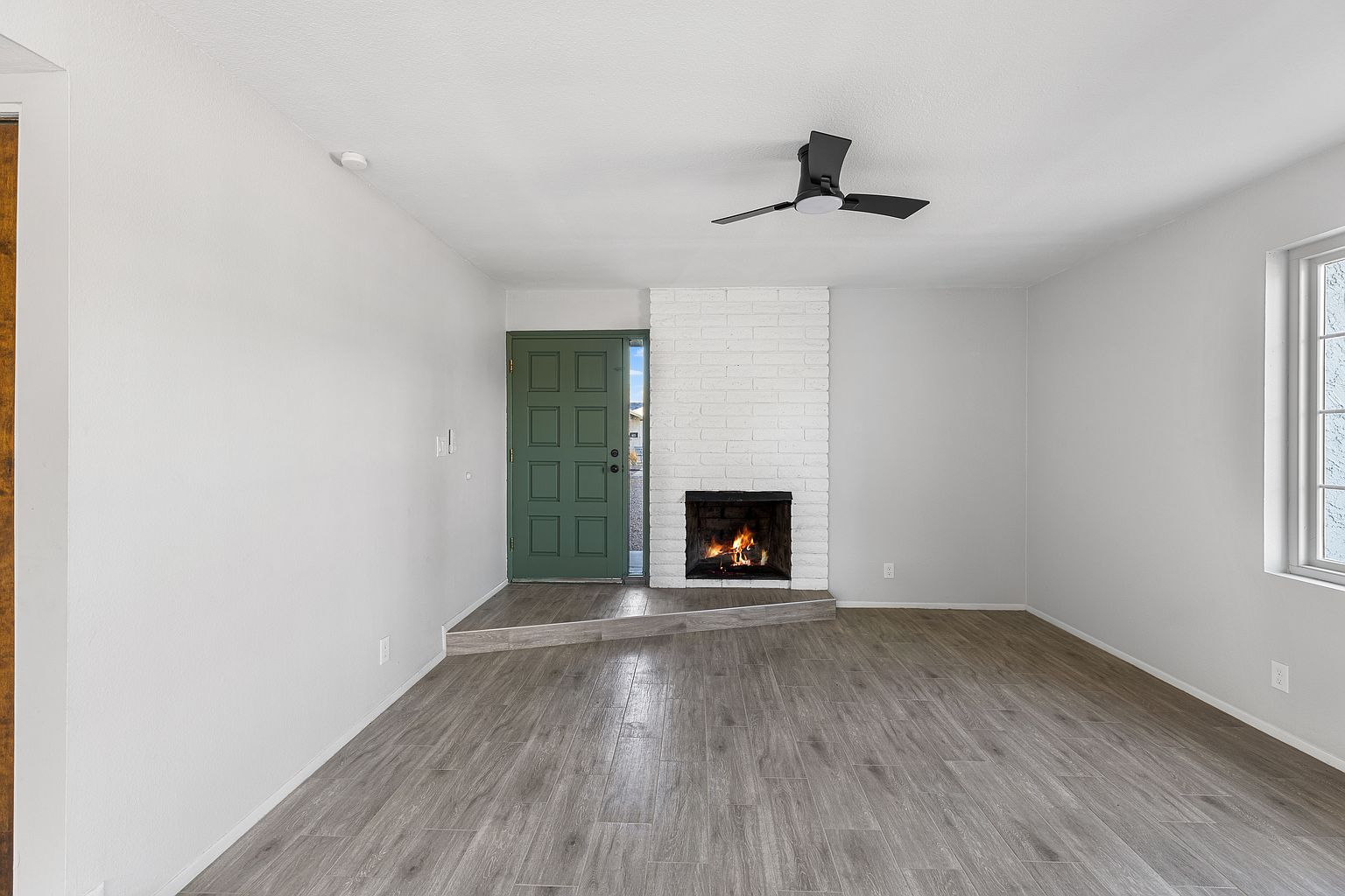 734 N Stewart photo 4