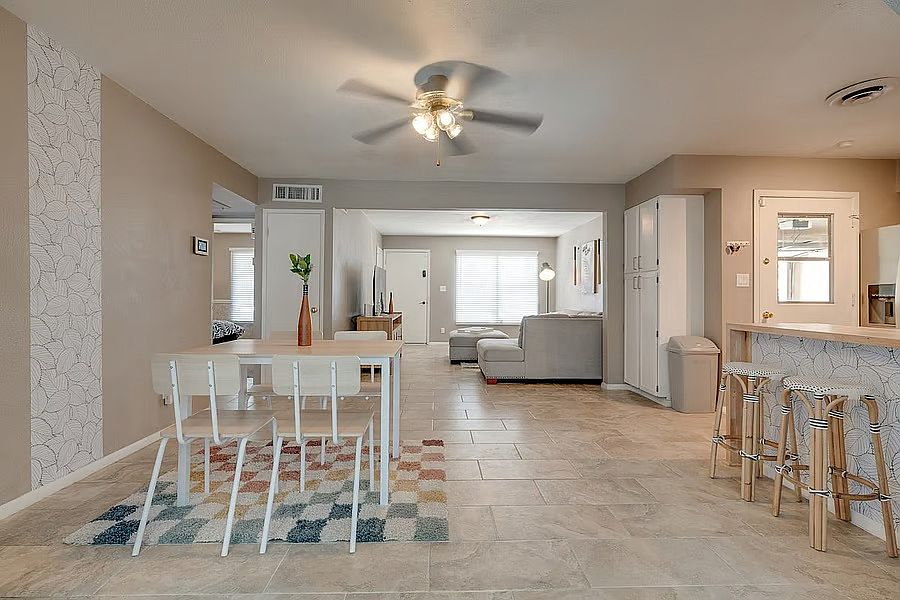 731 N Santa Anna photo 5