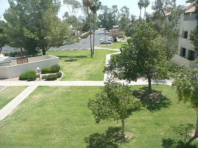 945 N Pasadena St photo 4