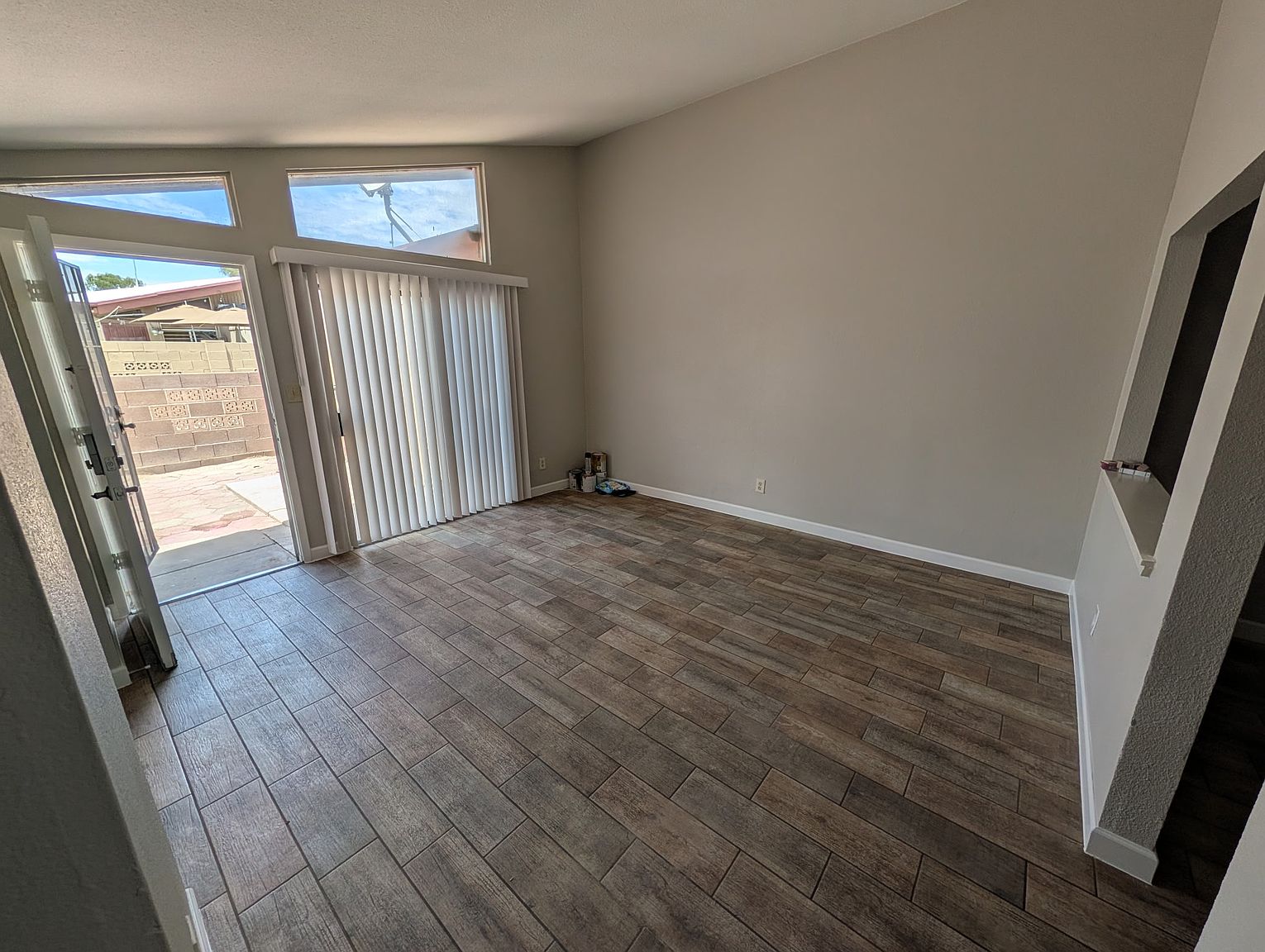 624 N Santa Barbara photo 4
