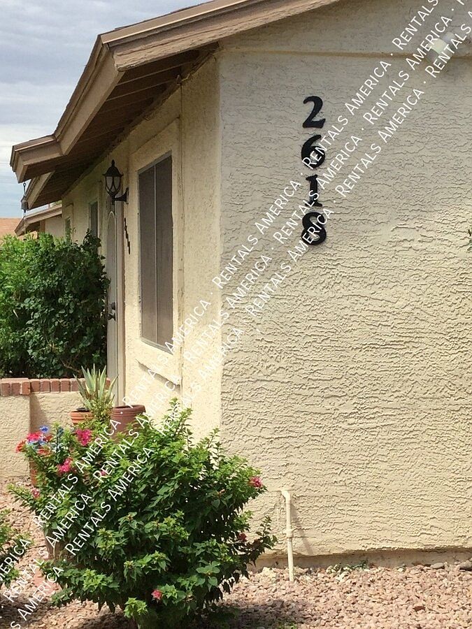 2618 E Oakleaf Dr photo 2