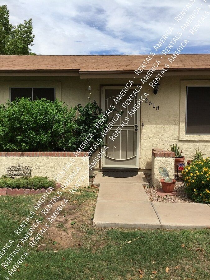 2618 E Oakleaf Dr photo 3