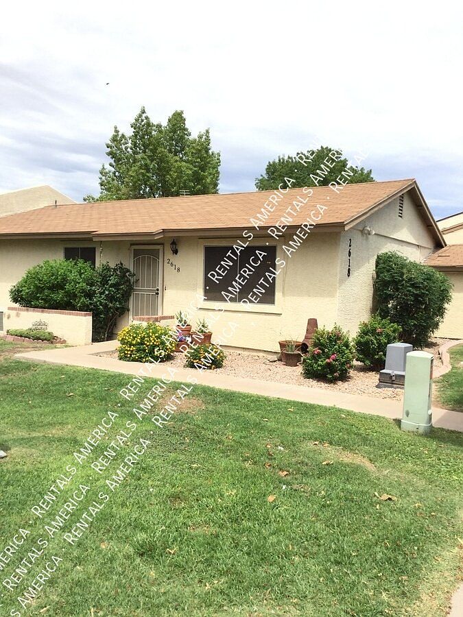 2618 E Oakleaf Dr