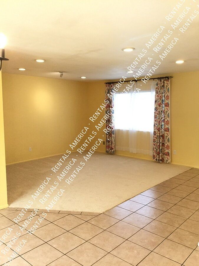 2618 E Oakleaf Dr photo 5