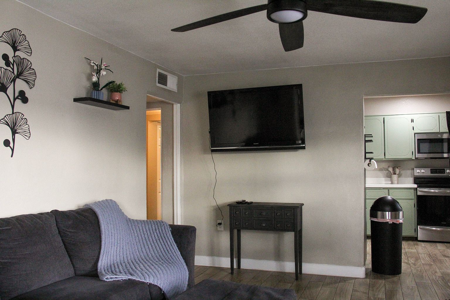 116 N May photo 3