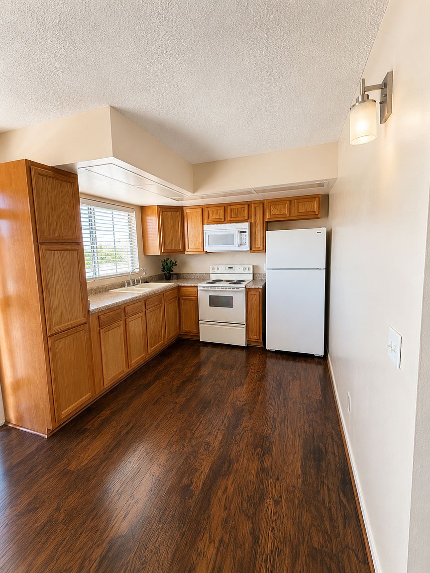 45 N Phyllis photo 5
